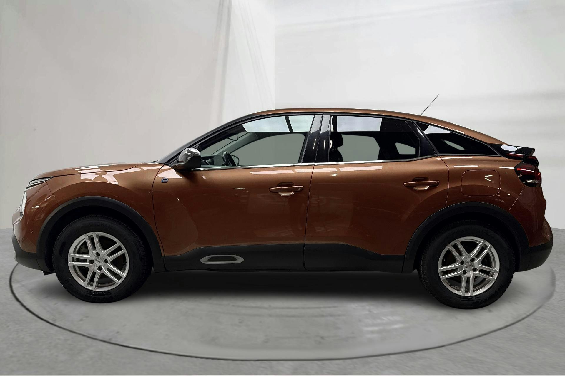 Presentationsfoto 2 av 19: Citroën e-C4 50kWh (136hk) - 7 935 mil - Automat - orange - 2022