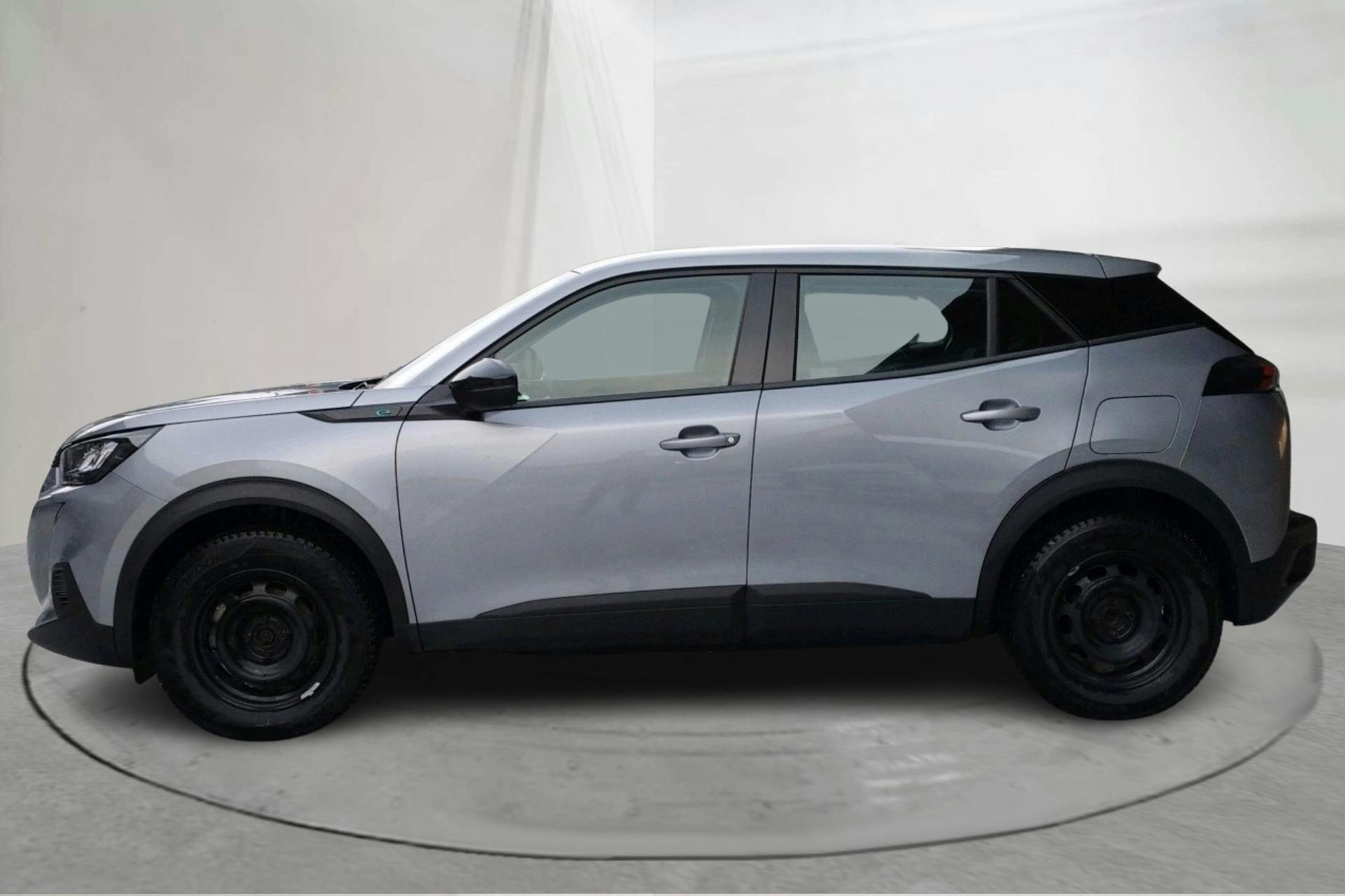 Presentationsfoto 2 av 15: Peugeot e-2008 50kWh (136hk) - 6 634 mil - Automat - grå - 2022