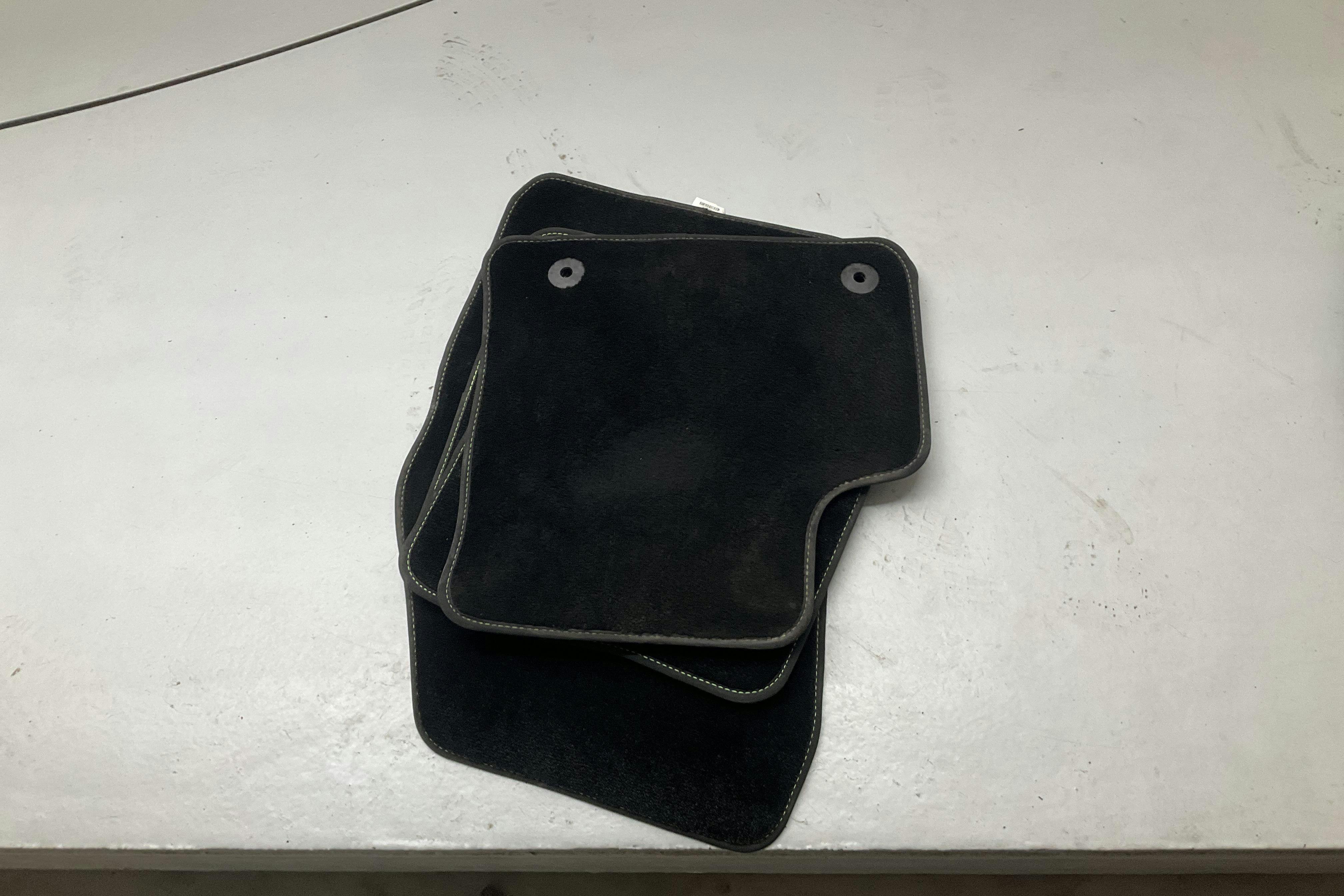 Presentationsfoto 17 av 17: Peugeot e-2008 50kWh (136hk) - 6 285 mil - Automat - röd - 2022