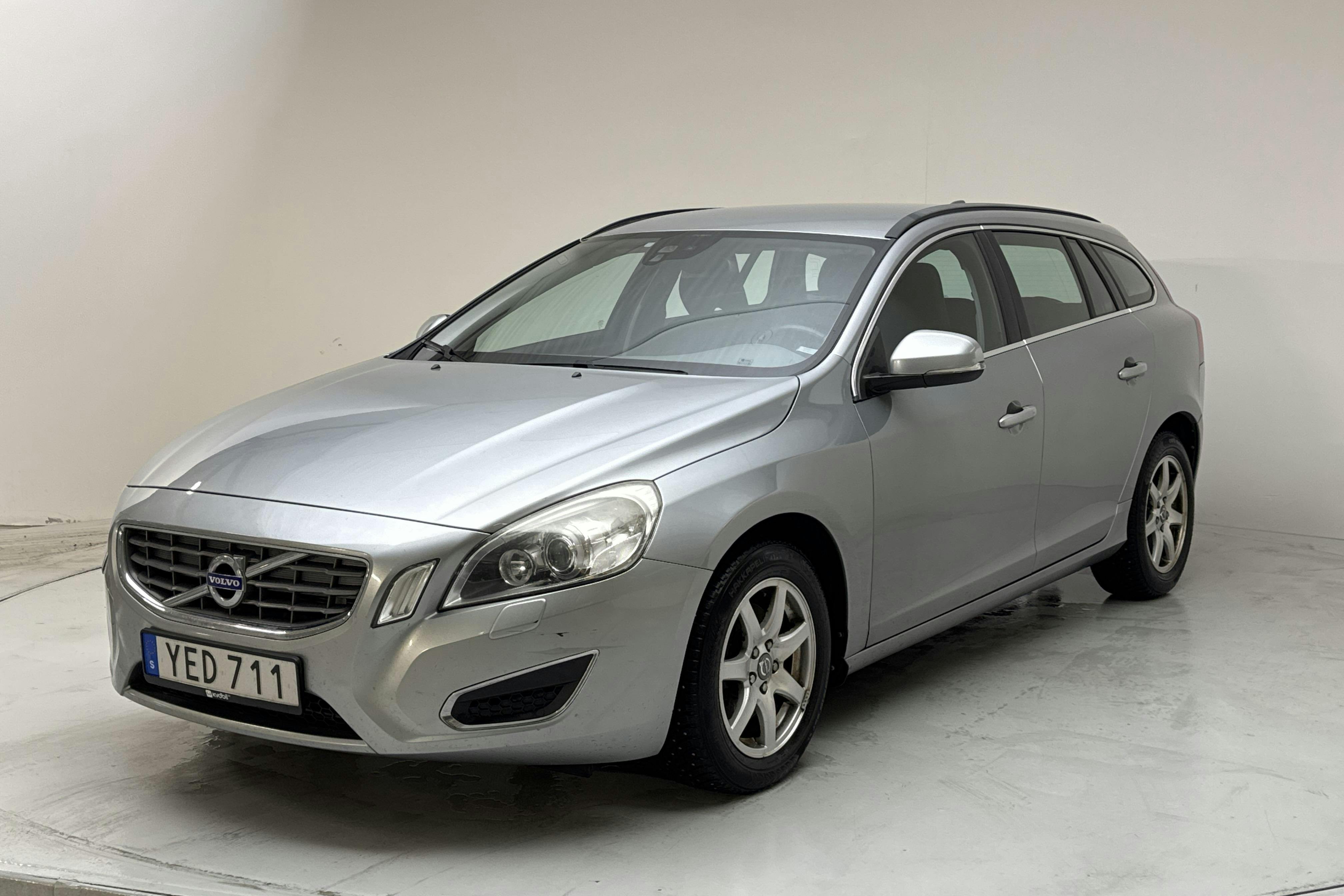 Presentationsfoto 1 av 13: Volvo V60 1.6D DRIVe (115hk) - 19 738 mil - Automat - silver - 2012