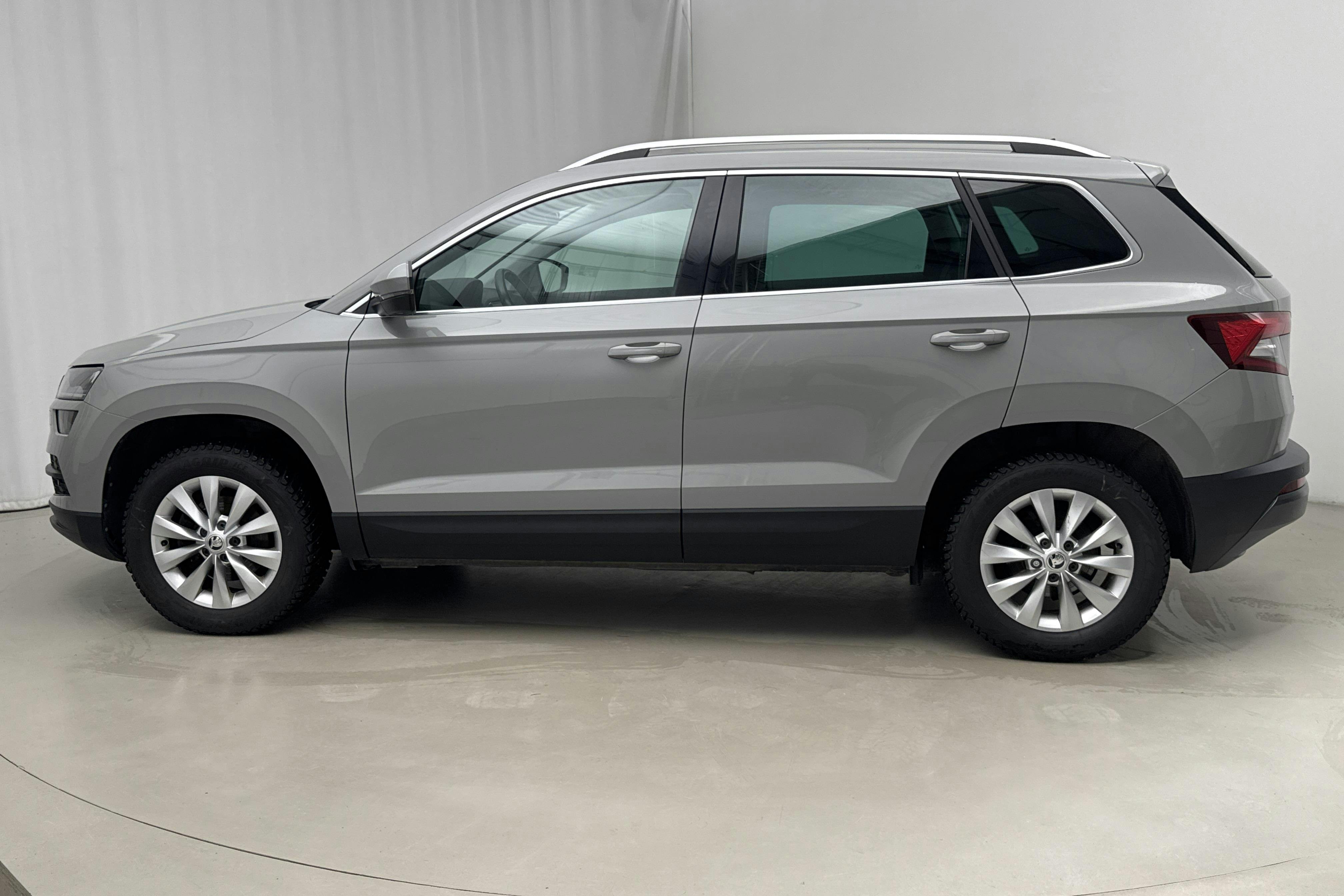 Presentationsfoto 2 av 18: Skoda Karoq 1.0 TSI (115hk) - 7 255 mil - Automat - grå - 2019