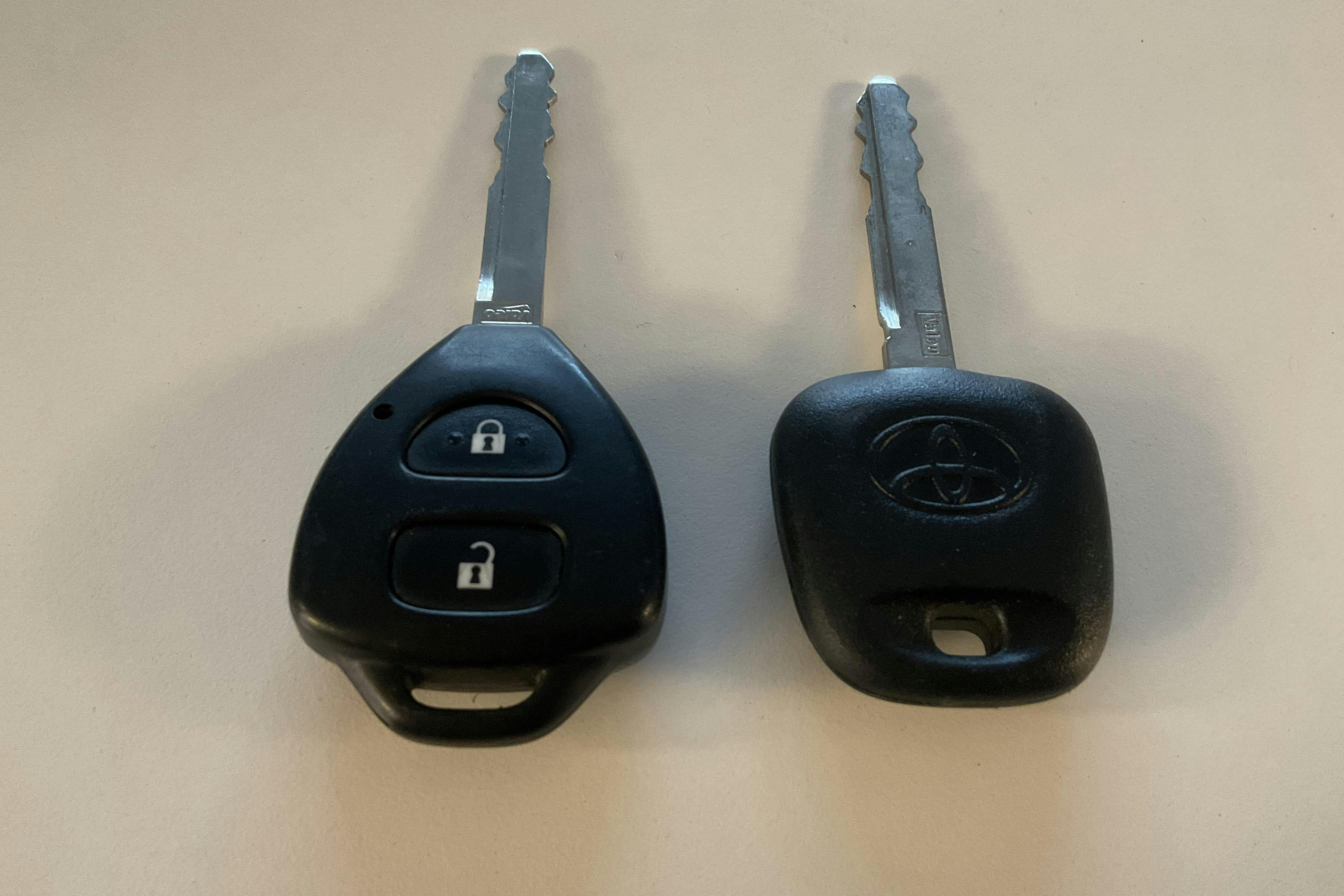 Presentation photo 12 of 12: Toyota Auris 1.4 D-4D 5dr (90hk) - 114 640 km - Manual - Dark Red - 2012