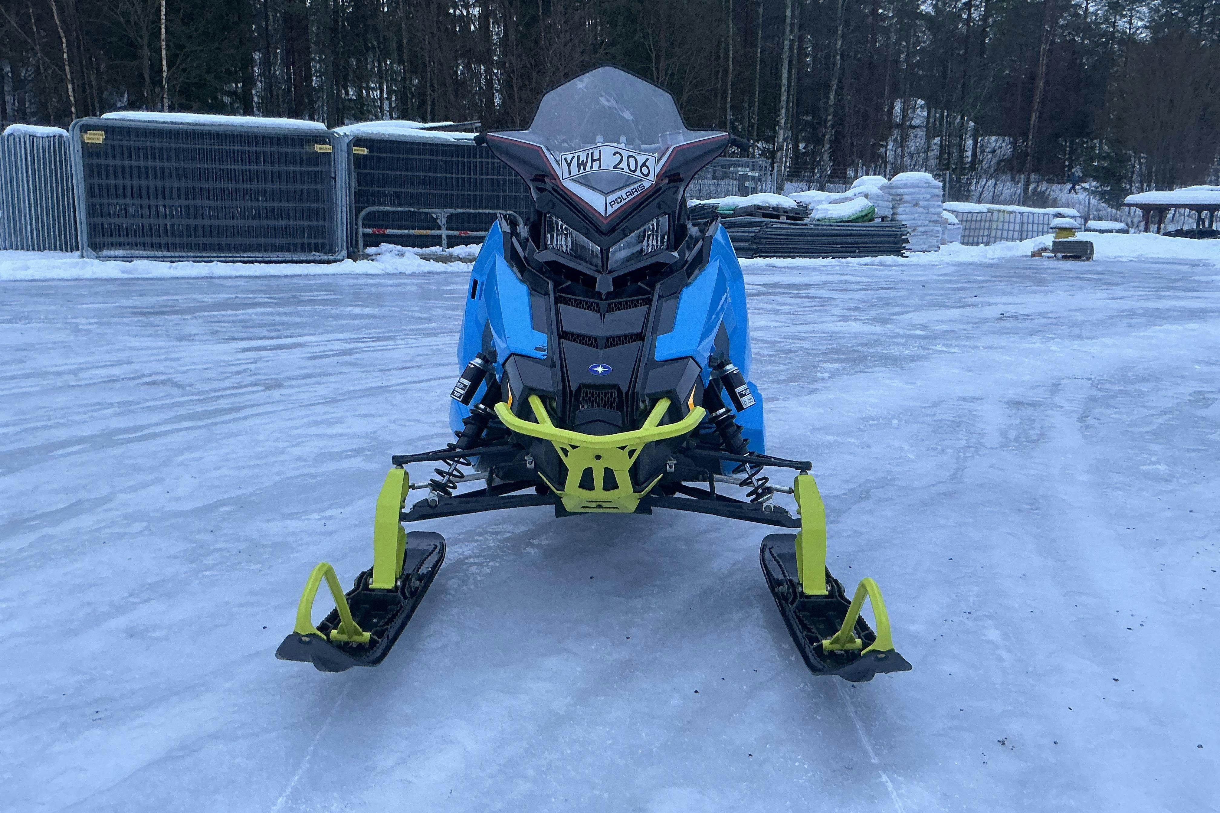 Presentationsfoto 2 av 13: POLARIS SKS 850 146" Snöskoter - 419 mil - Automat - Light Blue - 2019