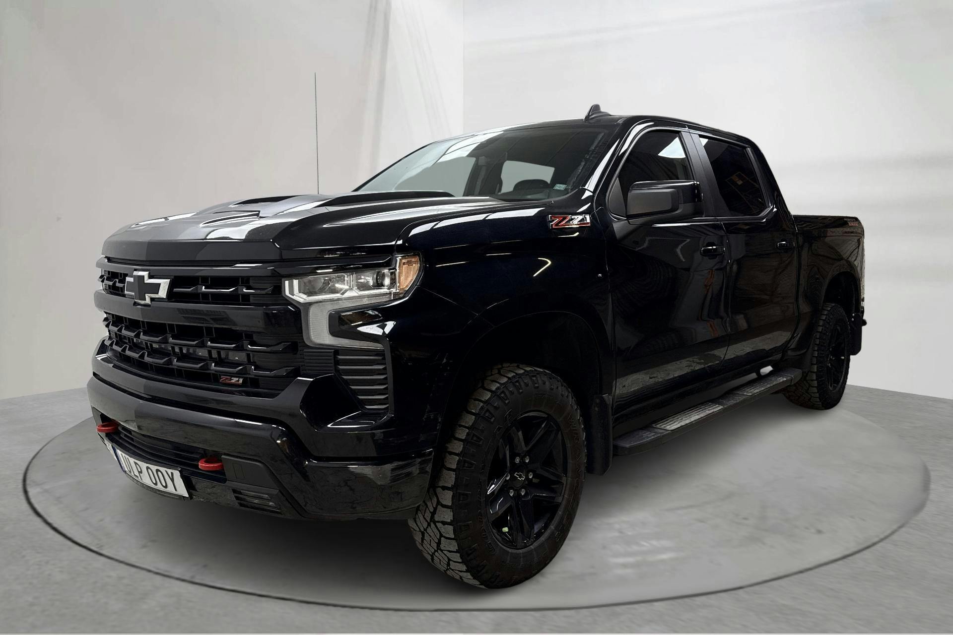 Presentationsfoto 1 av 18: Chevrolet Silverado 1500 Crew Cab V8 4WD (360hk) - 5 147 mil - Automat - svart - 2022