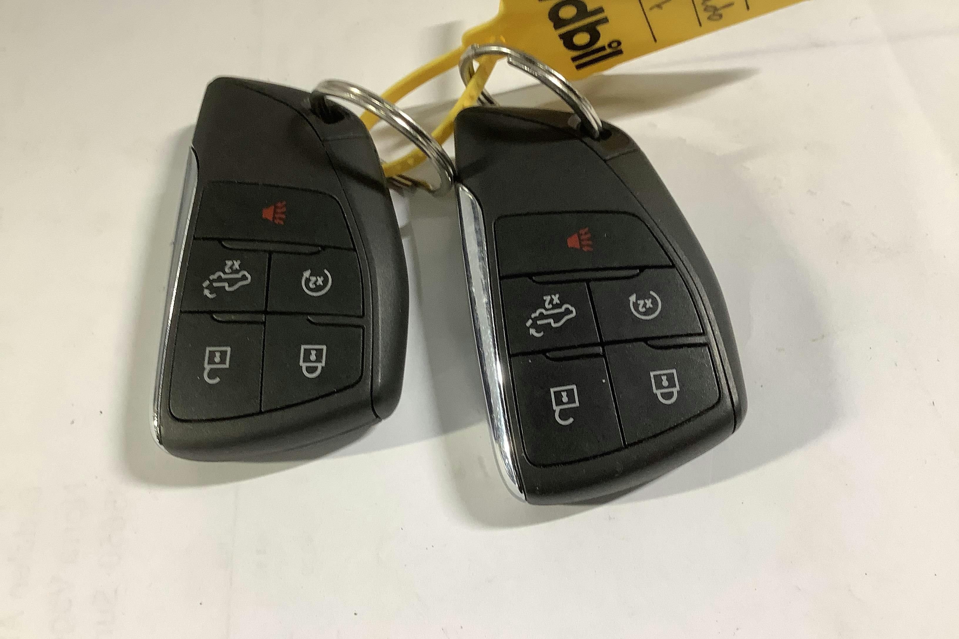 Presentationsfoto 18 av 18: Chevrolet Silverado 1500 Crew Cab V8 4WD (360hk) - 5 147 mil - Automat - svart - 2022