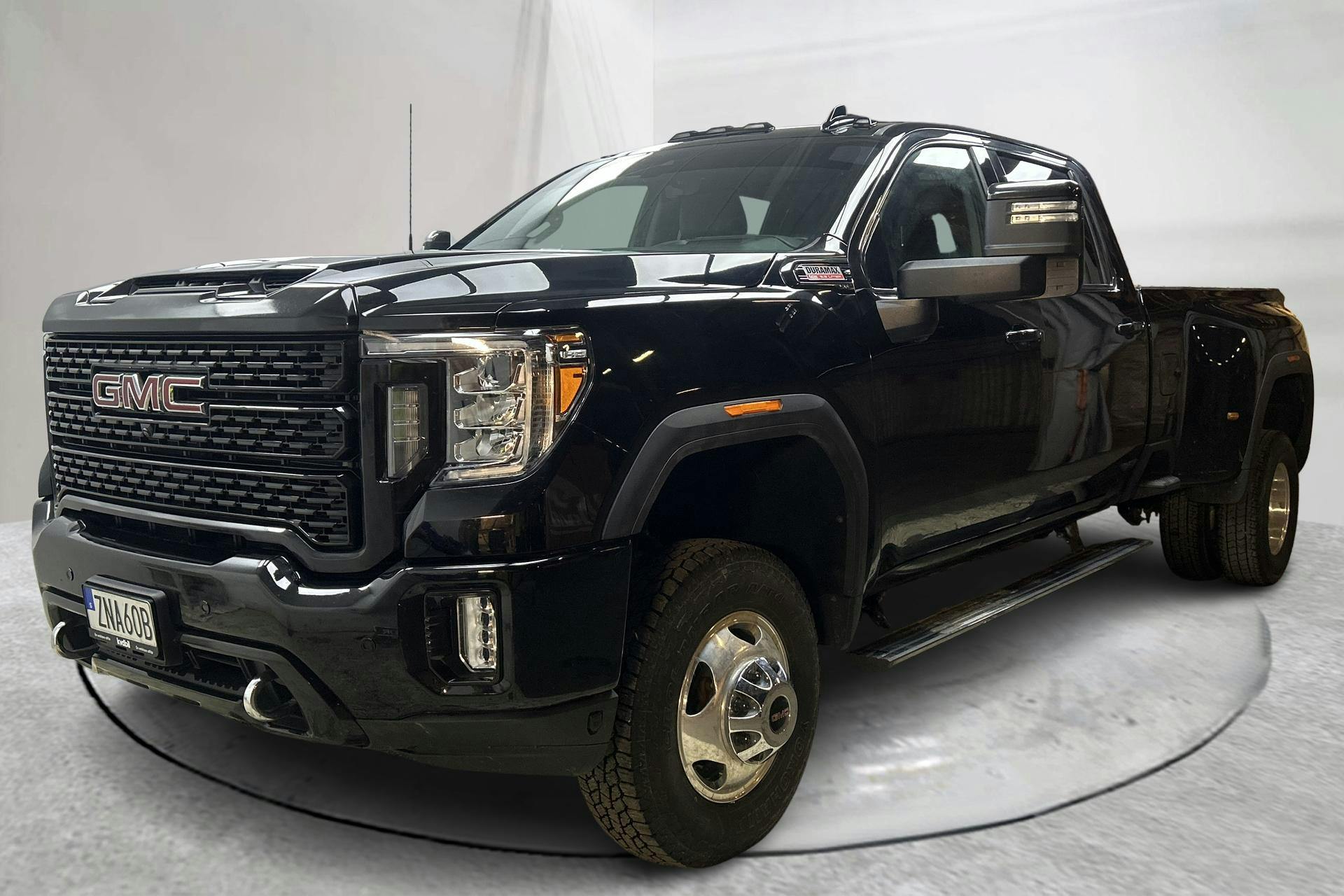Presentationsfoto 1 av 17: GMC SIERRA 3500HD DENALI - 39 350 km - Automat - svart - 2022
