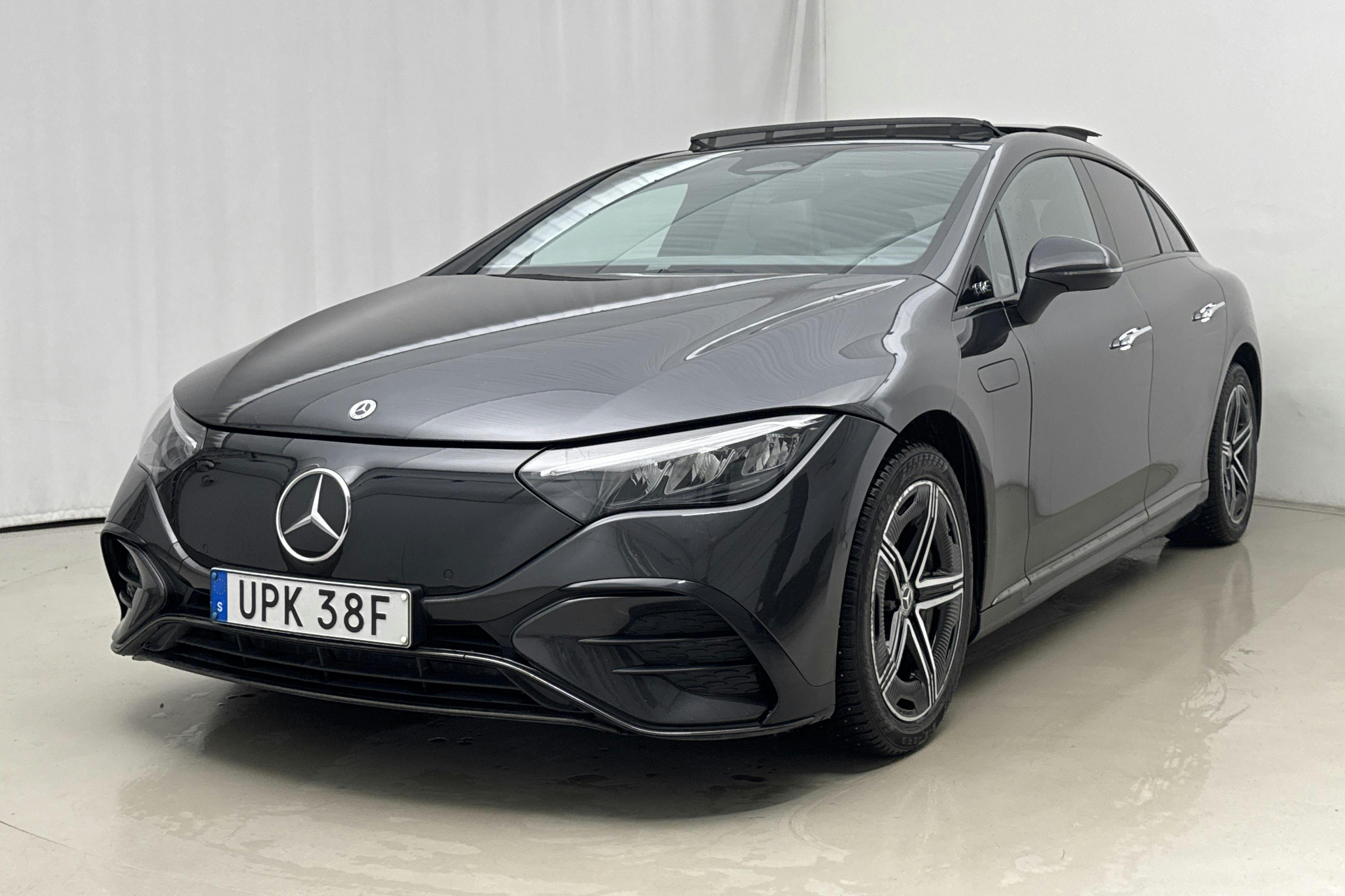 Presentation photo 1 of 24: Mercedes EQE 350+ V295 (292hk) - 72 590 km - Automatic - gray - 2022