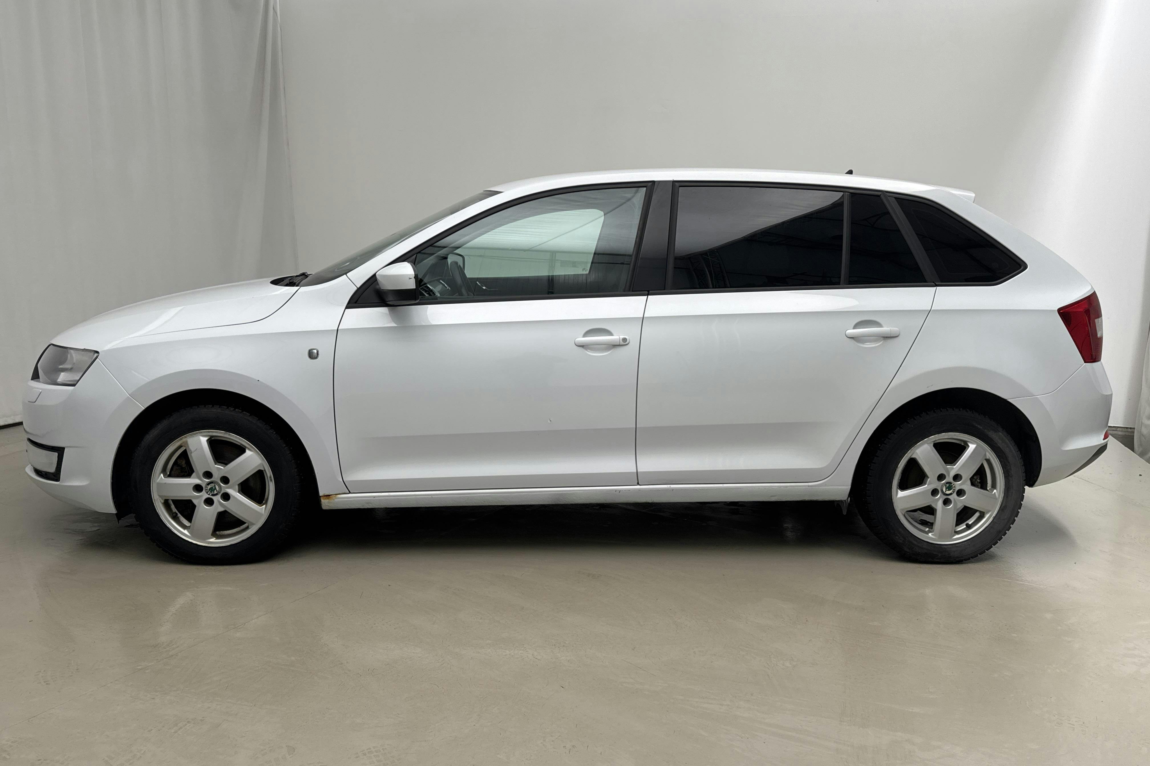 Presentationsfoto 2 av 15: Skoda Rapid 1.2 TSI Spaceback (105hk) - 20 443 mil - Manuell - vit - 2015