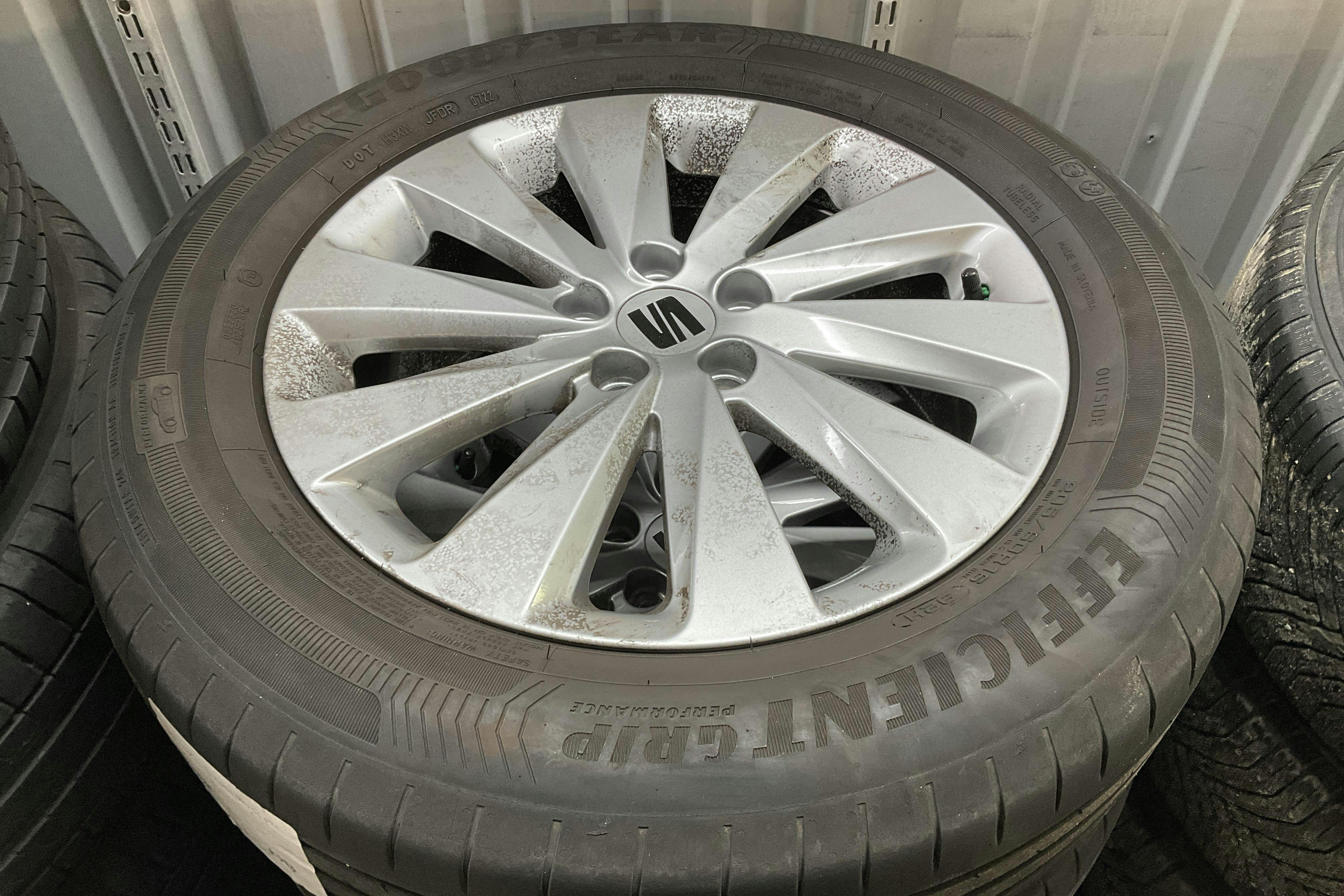 Präsentationsfoto 12 von 12: Seat Arona 1.0 TGI 5dr (90hk) - 42 990 Kilometer - Handbuch - Rote Farbe - 2022