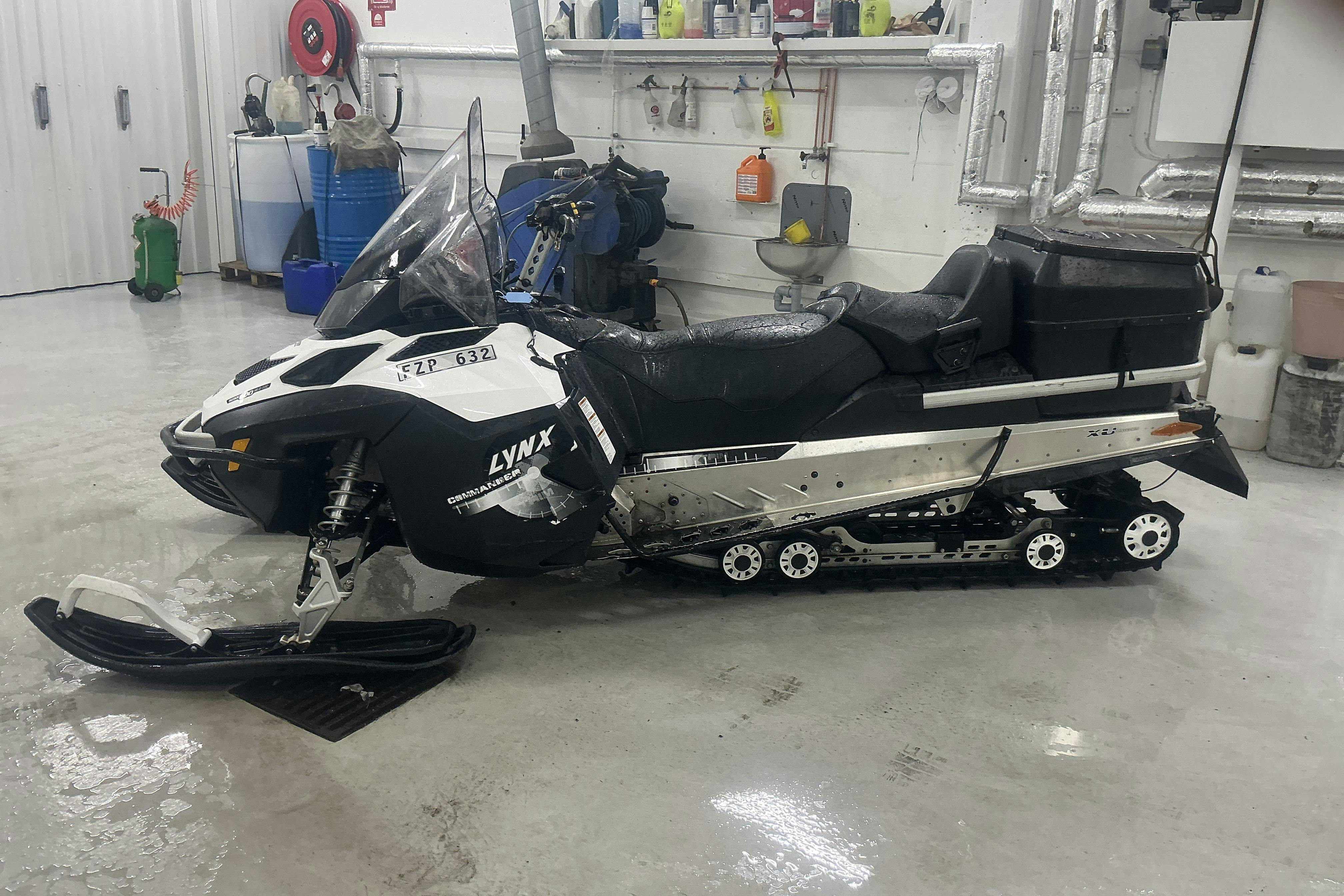 Presentation photo 2 of 12: LYNX COMMANDER XTRIM 600 HO E-TEC Snöskoter - 1 400 km - Automatic - 2013