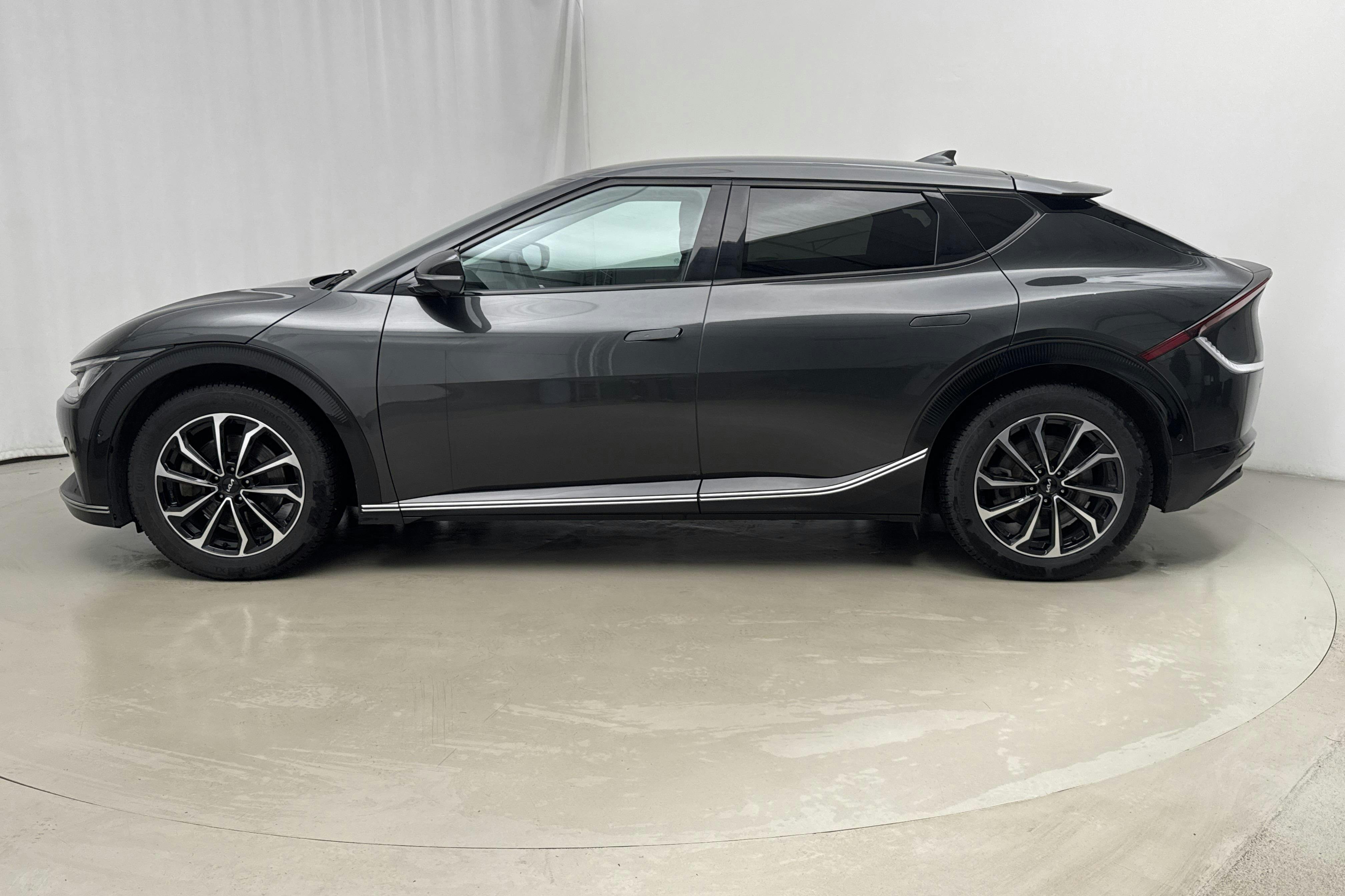 Presentation photo 2 of 18: KIA EV6 AWD (325hk) - 54 320 km - Automatic - gray - 2022