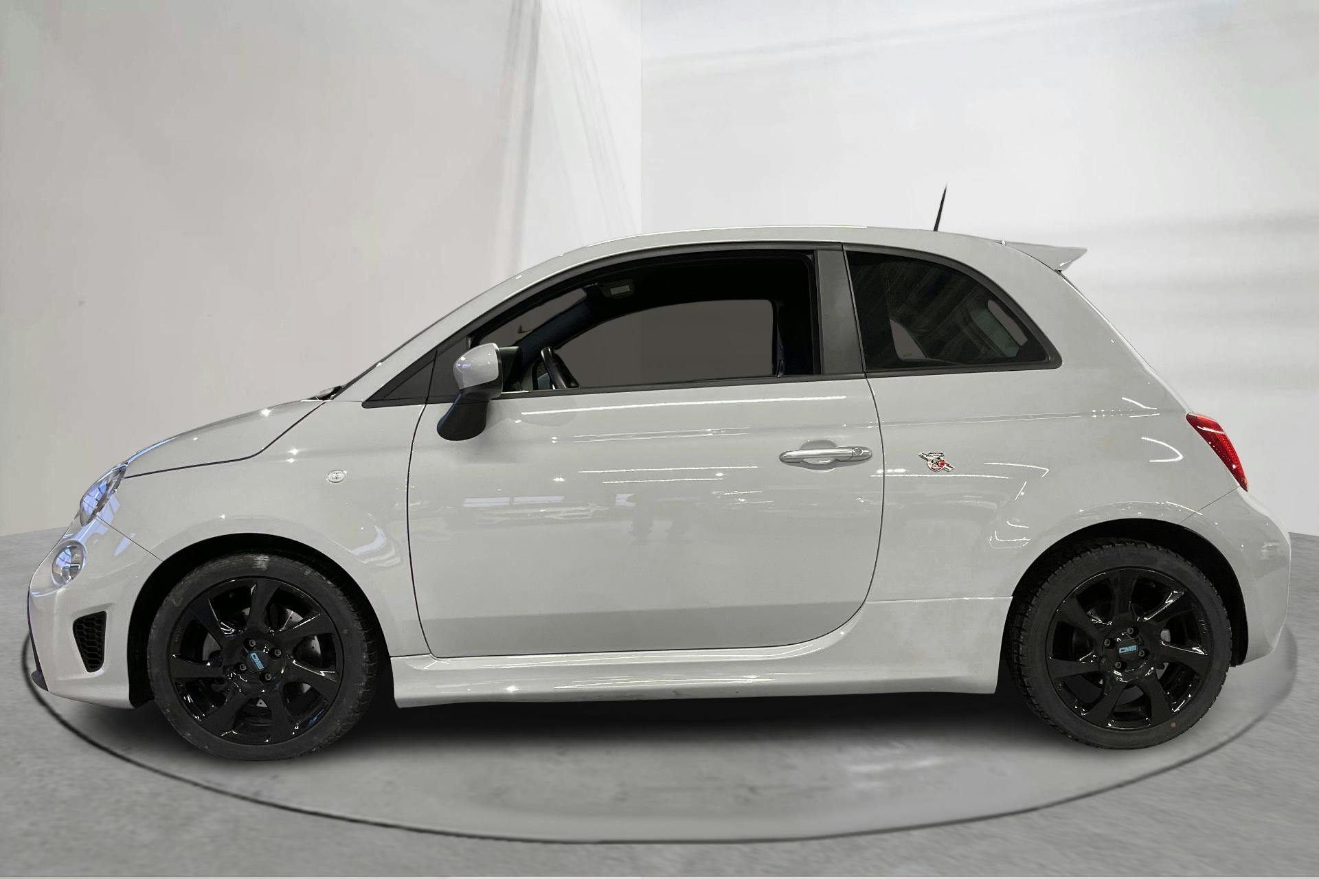 Presentationsfoto 2 av 14: Abarth Abarth 595 (165hk) - 1 932 mil - Manuell - grå - 2022