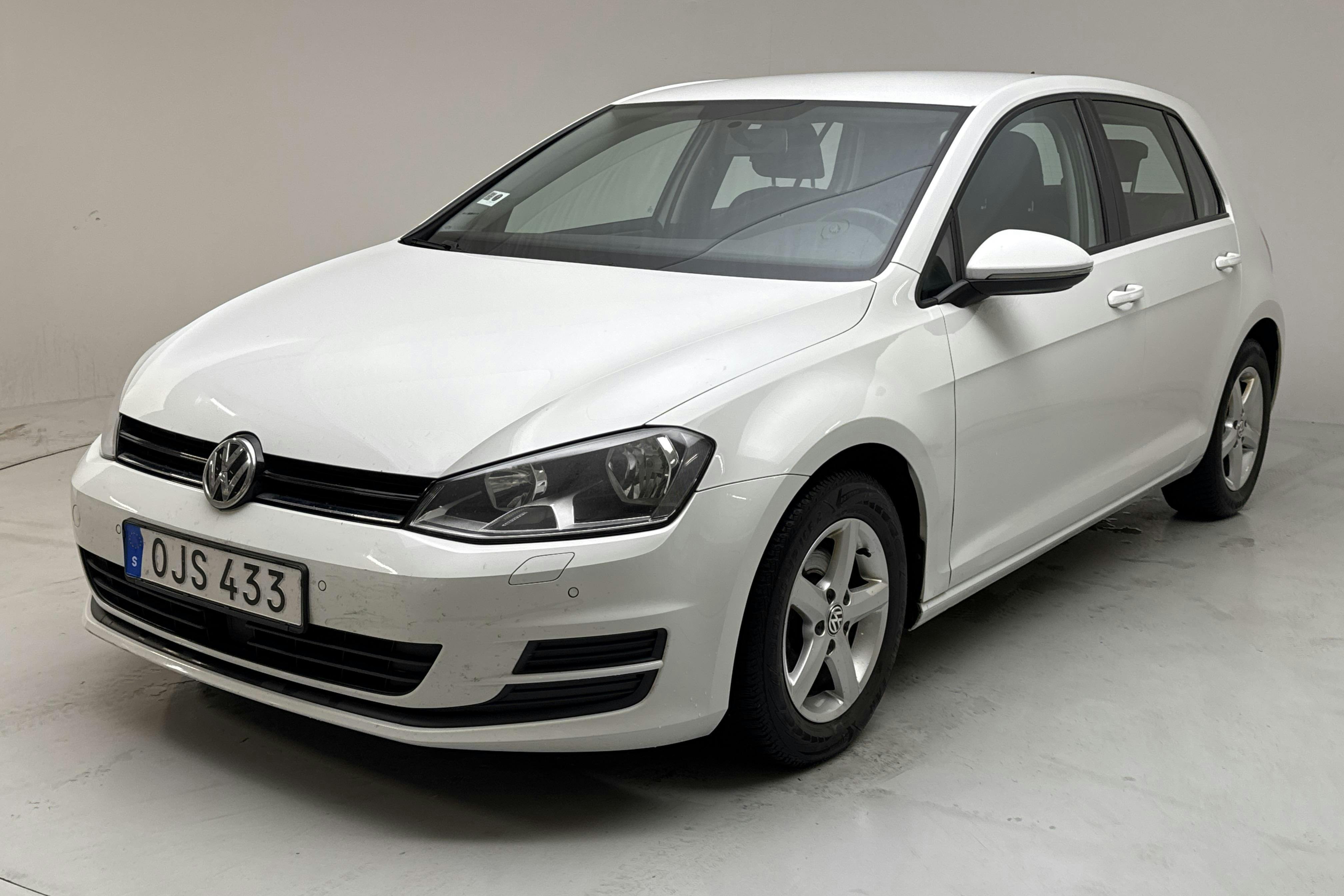 Presentationsfoto 1 av 12: VW Golf VII 1.2 TSI 5dr (110hk) - 14 762 mil - Manuell - vit - 2017