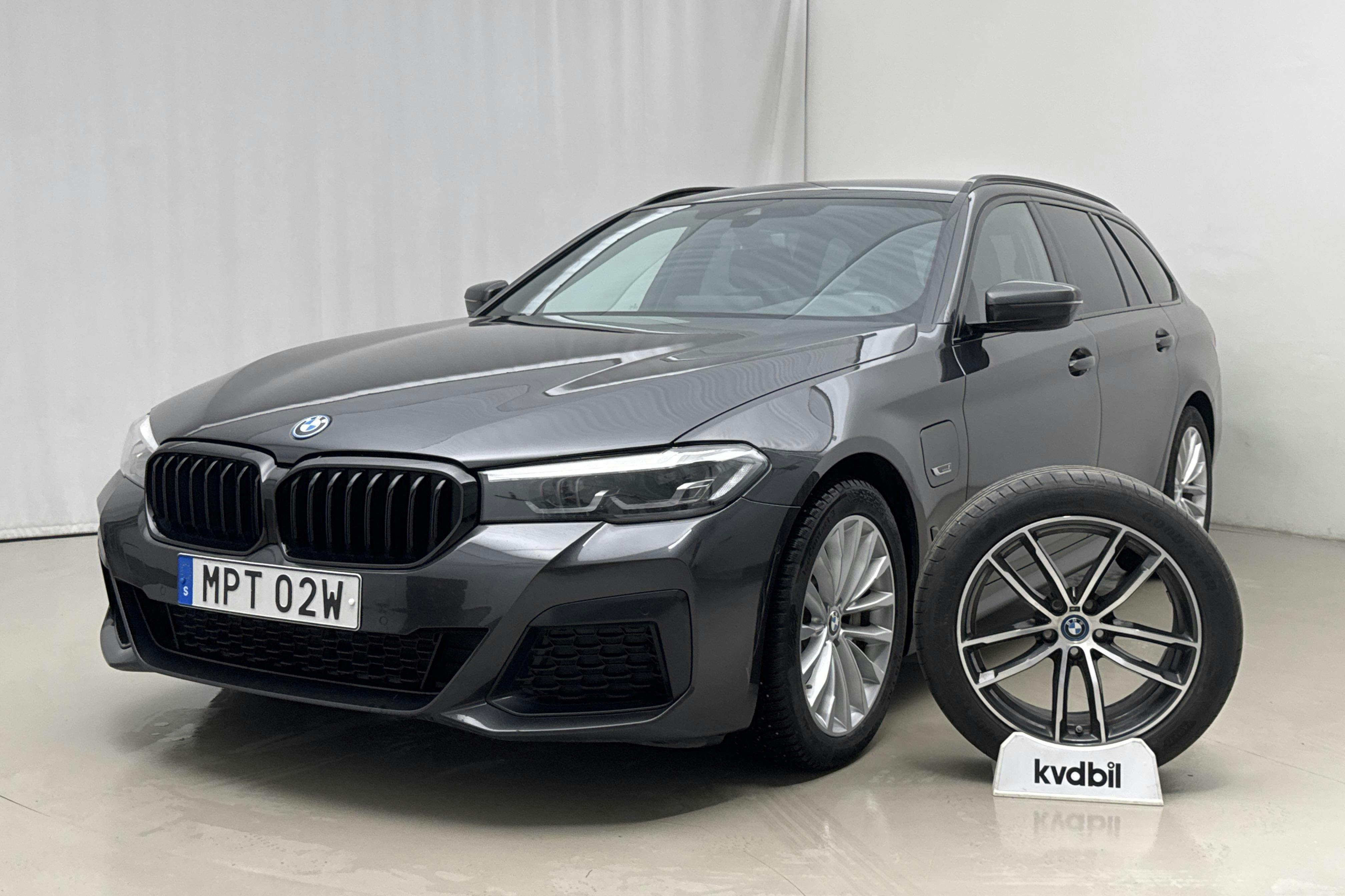 Presentation photo 1 of 27: BMW 530e xDrive Touring, G31 12kWh LCI (292hk) - 101 380 km - Automatic - gray - 2022
