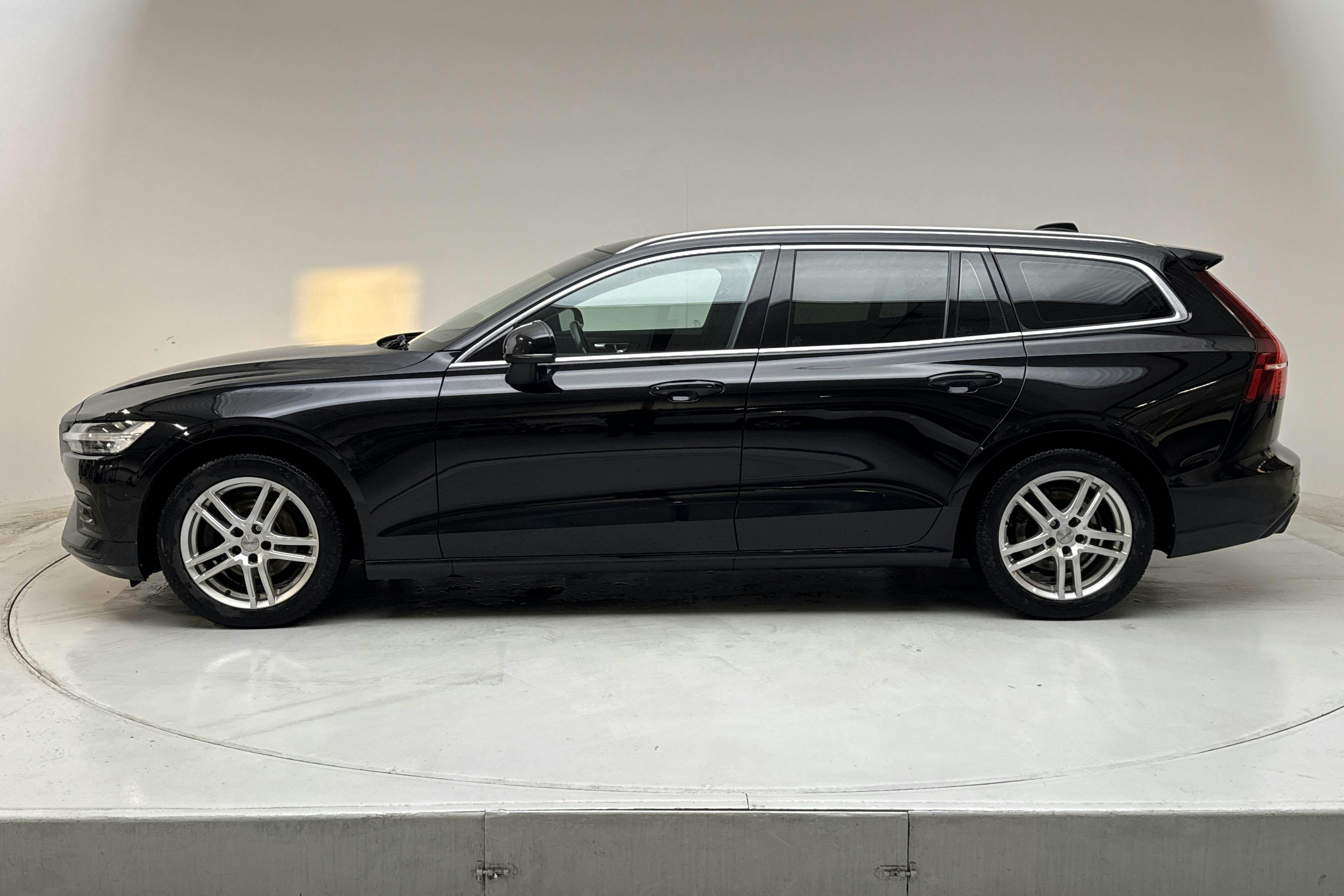 Presentation photo 2 of 15: Volvo V60 B4 Mildhybrid, Bensin (197hk) - 169 480 km - Automatic - black - 2021