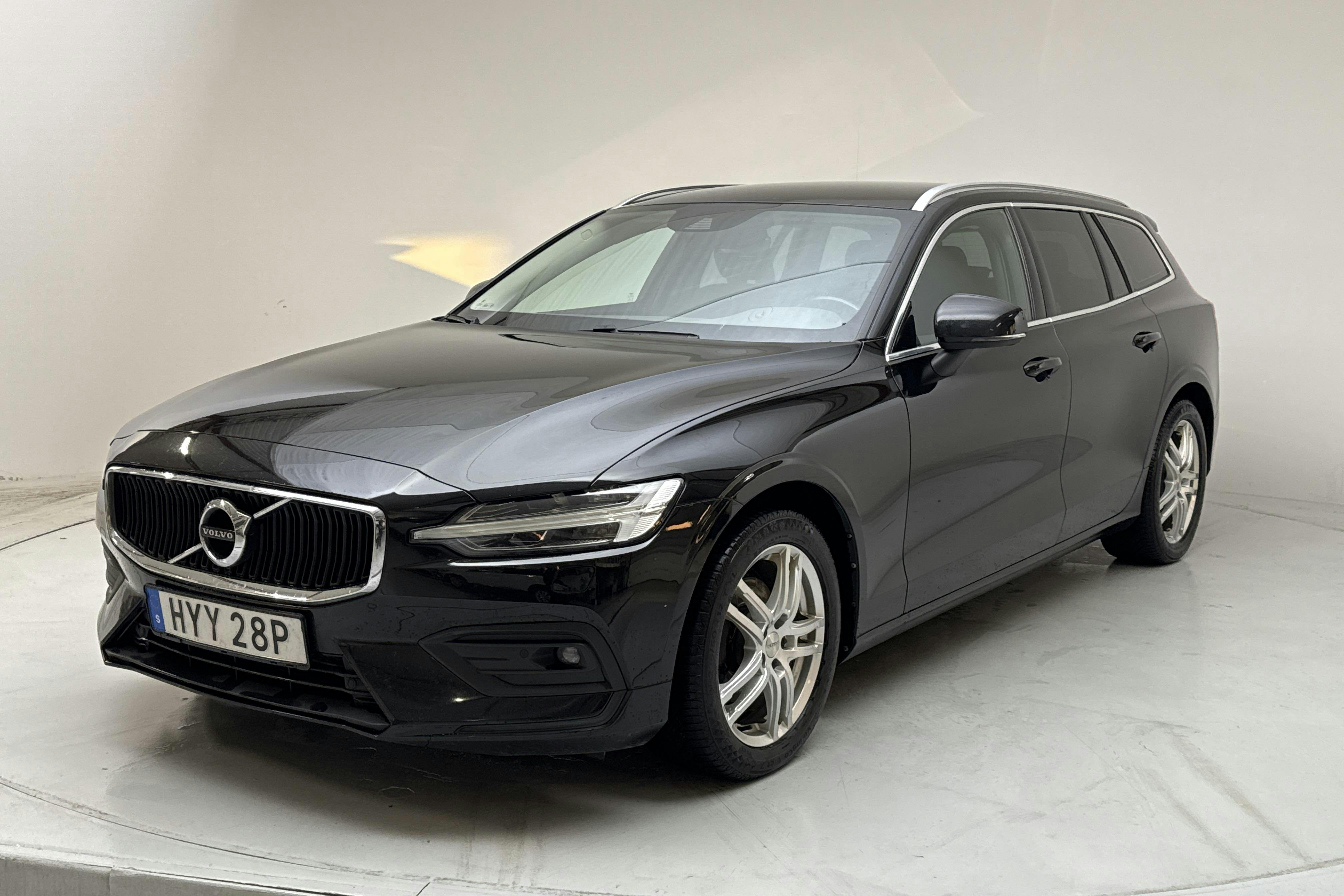 Presentation photo 1 of 15: Volvo V60 B4 Mildhybrid, Bensin (197hk) - 169 480 km - Automatic - black - 2021