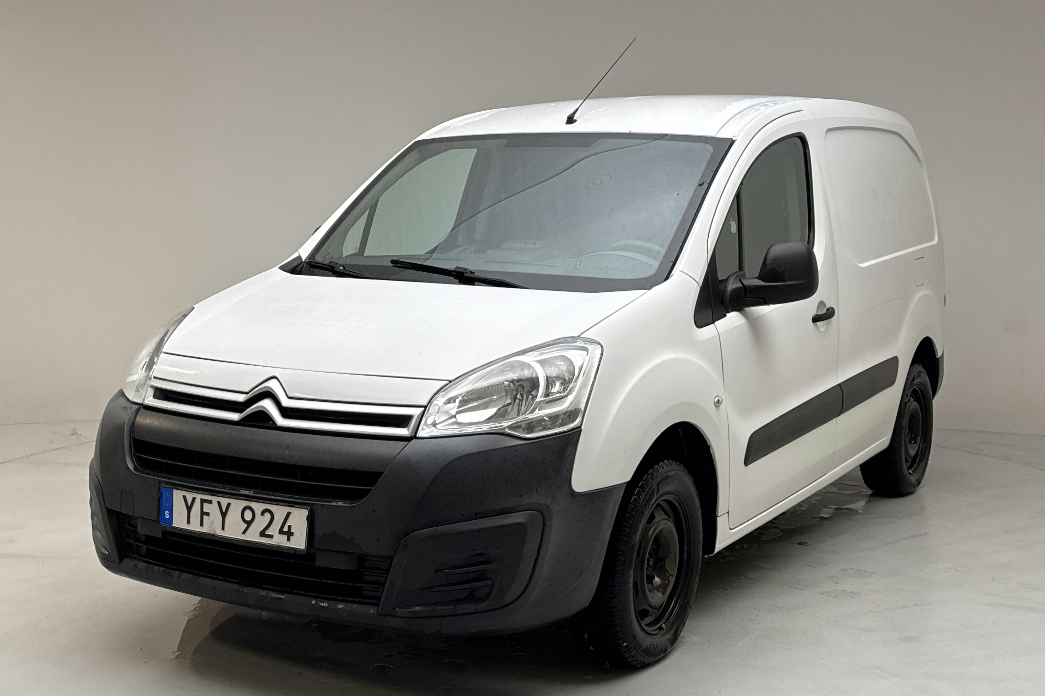 Presentationsfoto 1 av 12: Citroën Berlingo 1.6 BlueHDi Skåp (75hk) - 16 120 mil - Manuell - vit - 2016