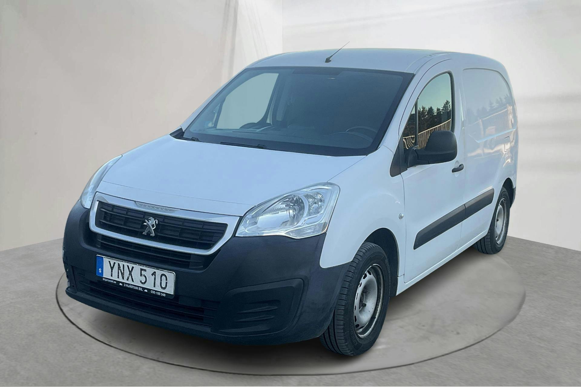 Presentationsfoto 1 av 11: Peugeot Partner 1.6 HDI Skåp (75hk) - 20 661 mil - Manuell - vit - 2018