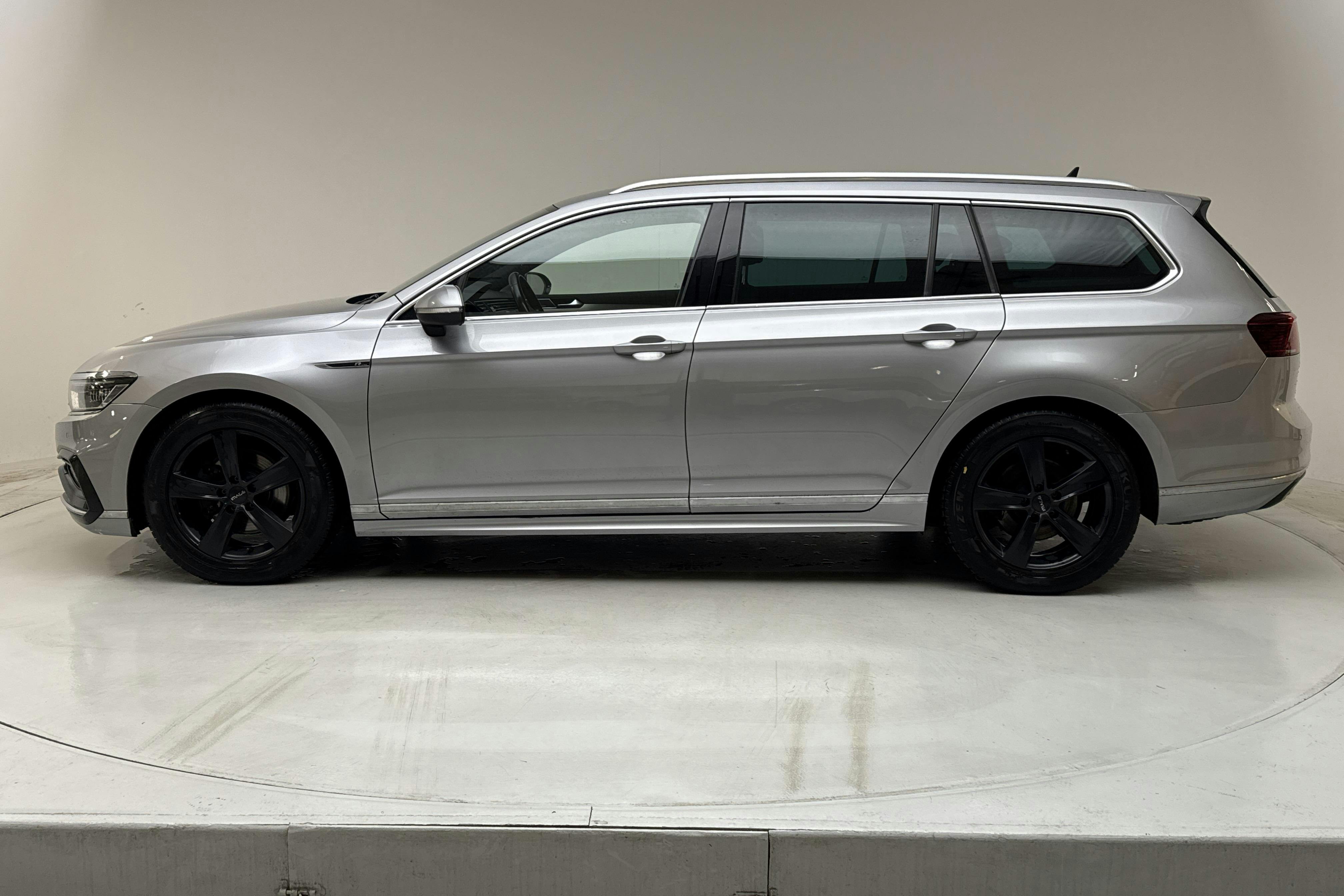 Esitlusfoto 2 aadressil 17: VW Passat 2.0 TDI Sportscombi 4Motion (200hk) - 152 710 km - Automaatne - hõbe - 2021