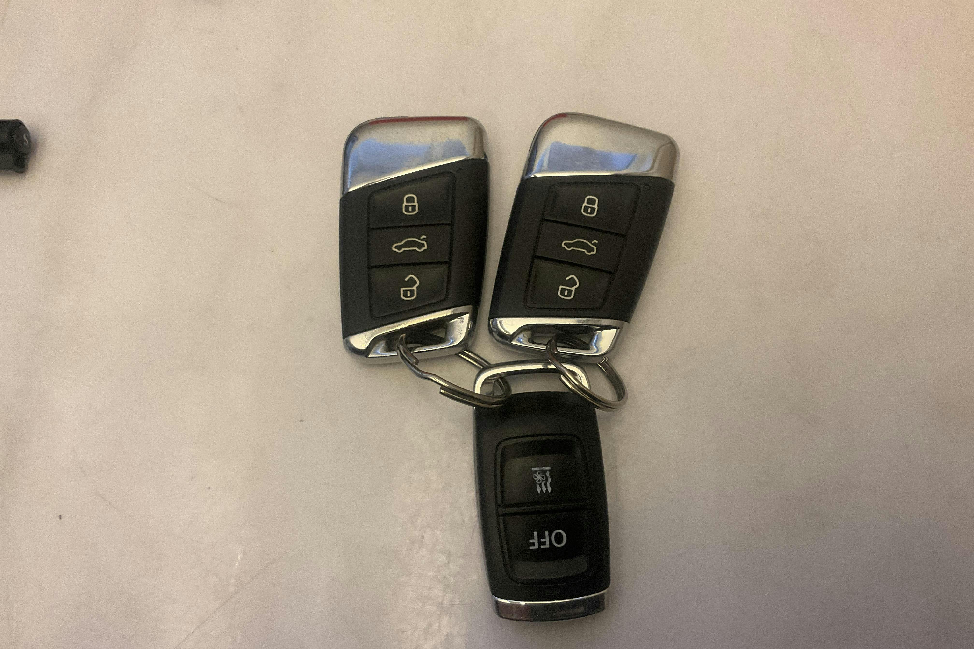 Esitlusfoto 17 aadressil 17: VW Passat 2.0 TDI Sportscombi 4Motion (200hk) - 152 710 km - Automaatne - hõbe - 2021