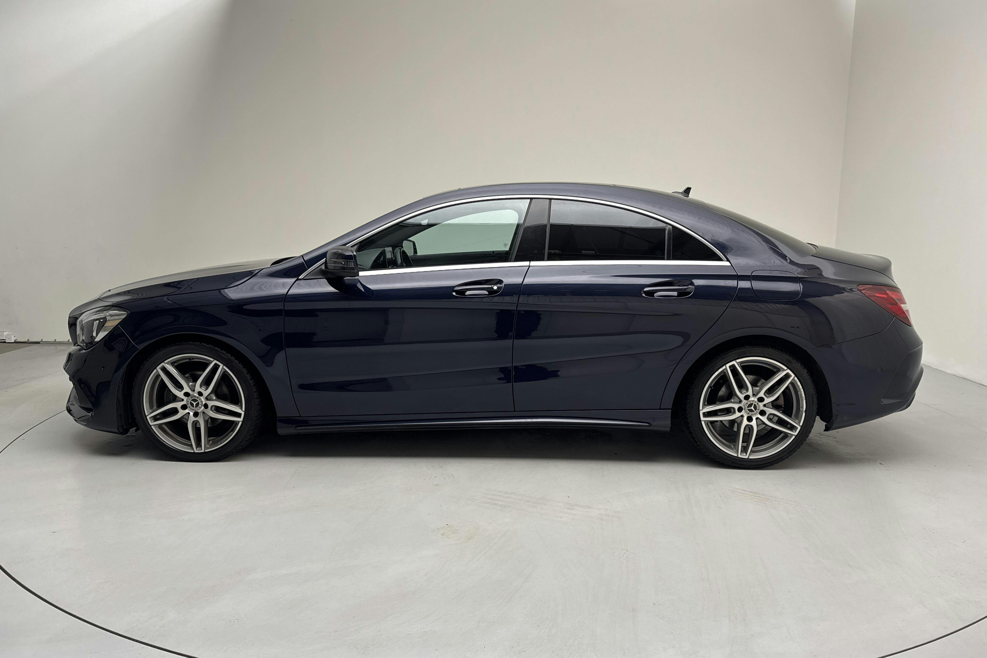 Presentation photo 2 of 14: Mercedes CLA 200 d Coupé C117 (136hk) - 140 110 km - Automatic - Dark Blue - 2018
