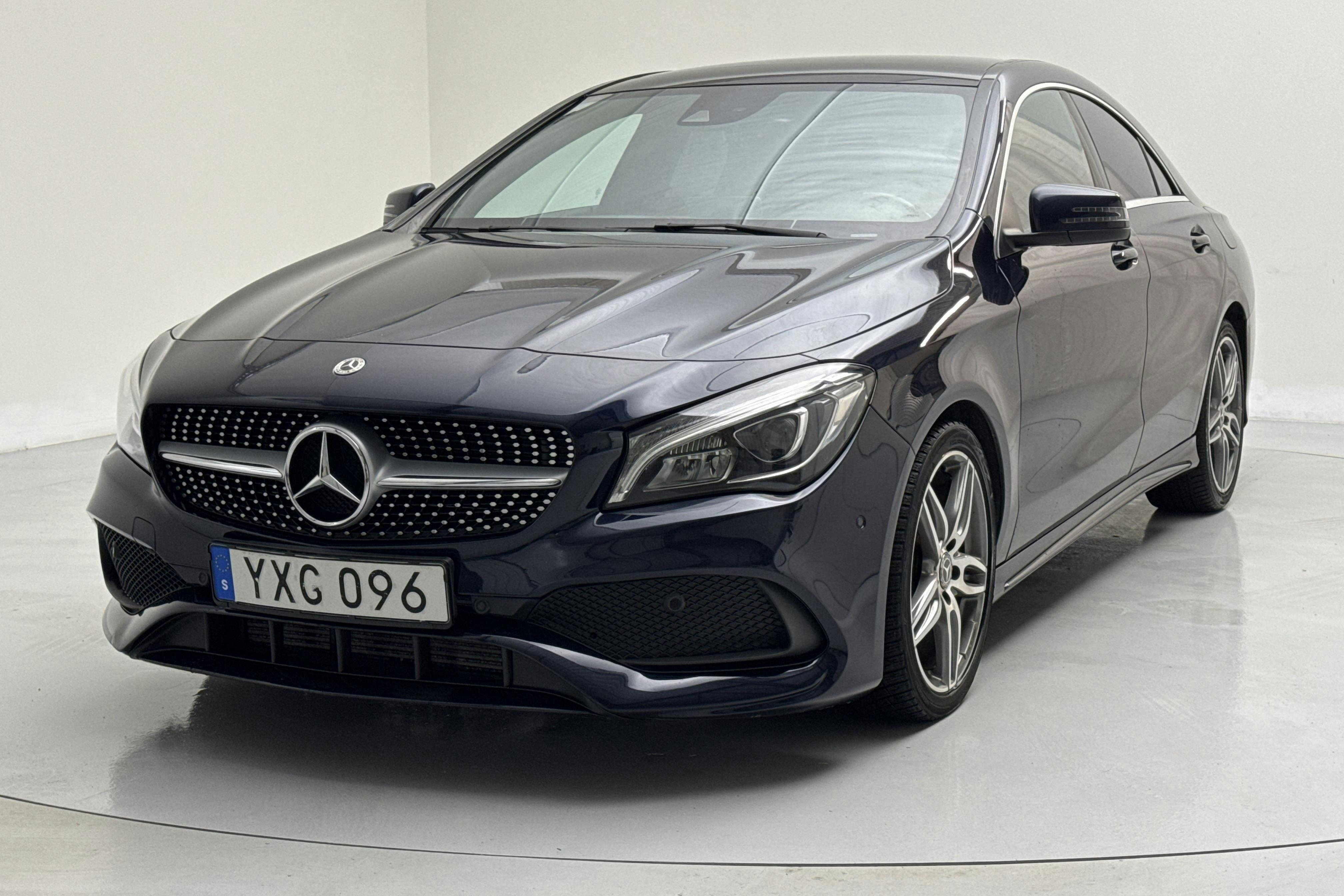 Presentation photo 1 of 14: Mercedes CLA 200 d Coupé C117 (136hk) - 140 110 km - Automatic - Dark Blue - 2018