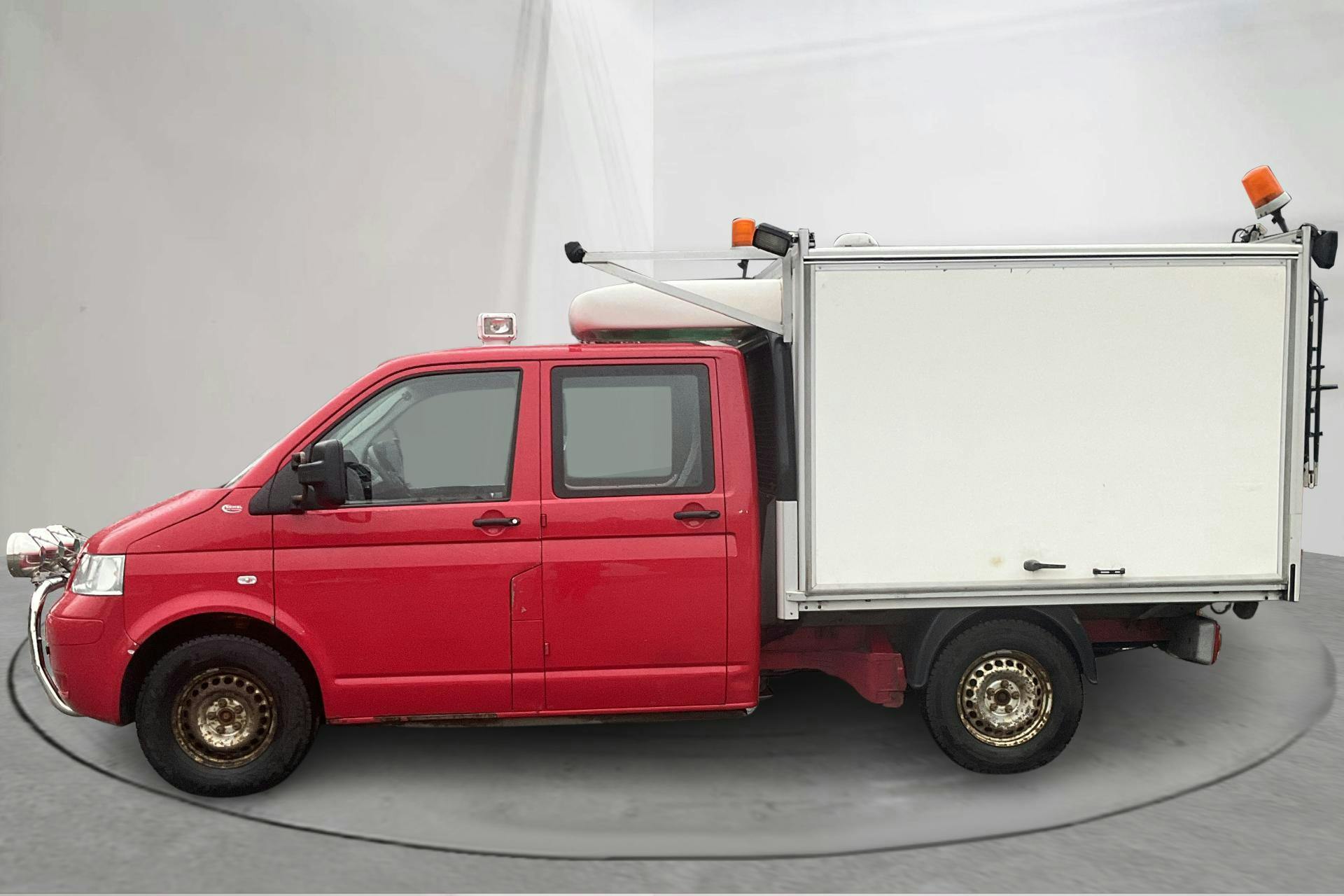 Presentationsfoto 2 av 13: VW Transporter T5 2.5 TDI Pickup 4-motion (130hk) - 15 445 mil - Manuell - röd - 2009