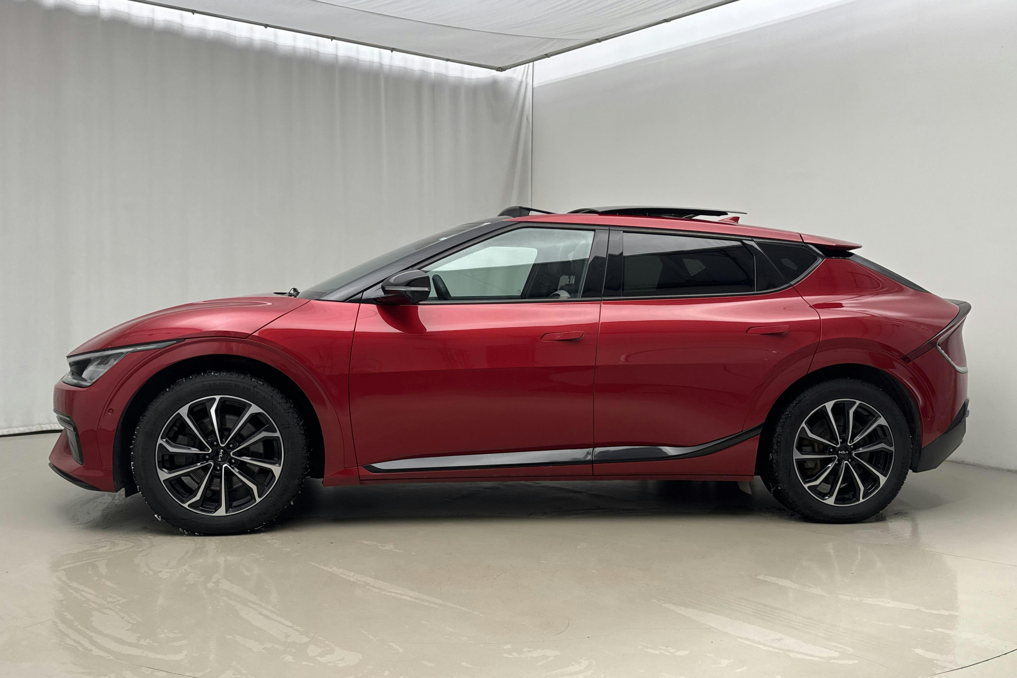 Presentation photo 2 of 24: KIA EV6 AWD (325hk) - 146 570 km - Automatic - red - 2022