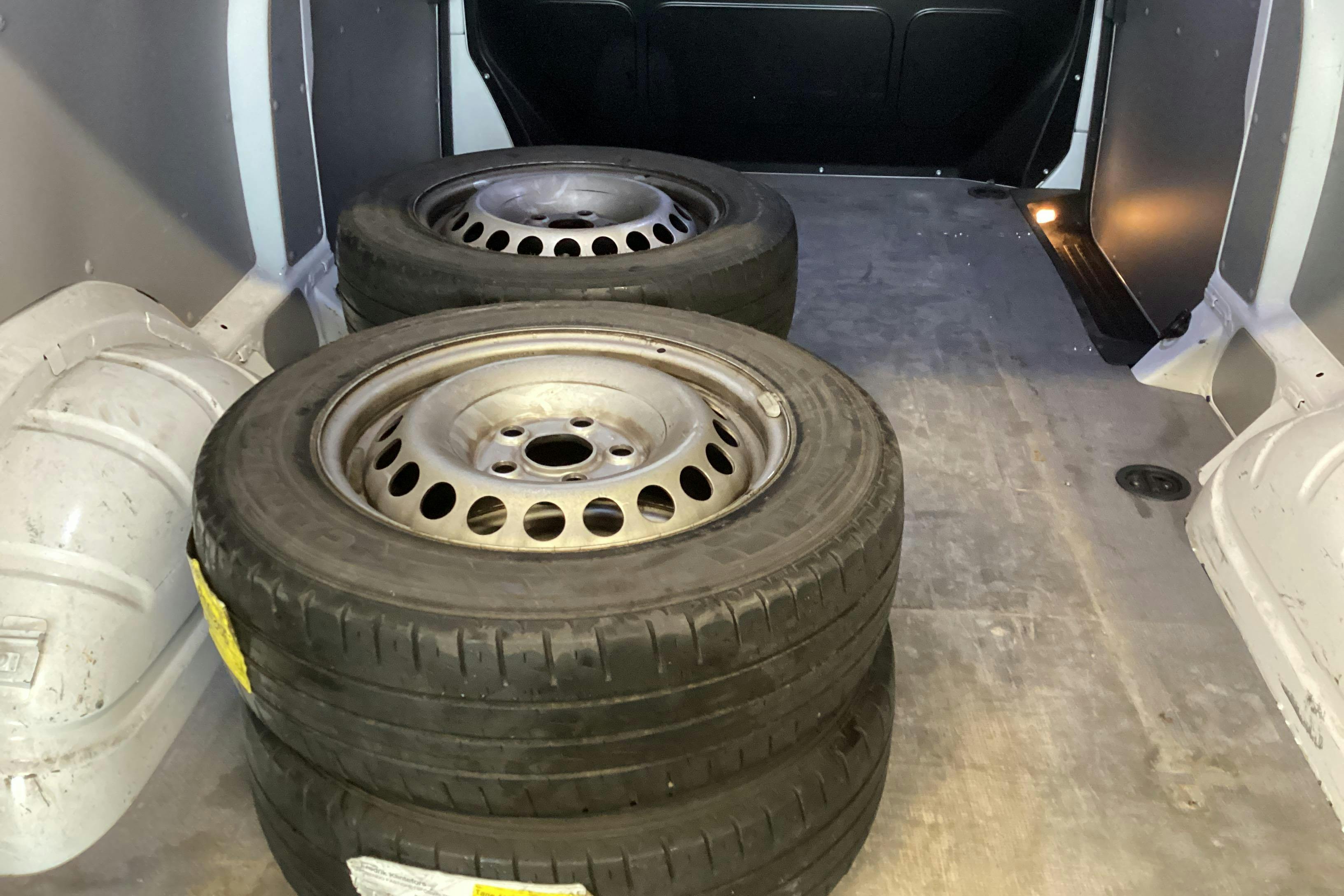 Präsentationsfoto 15 von 15: VW Transporter T6 2.0 TDI BMT Skåp (102hk) - 179 230 Kilometer - Handbuch - Weiß - 2016