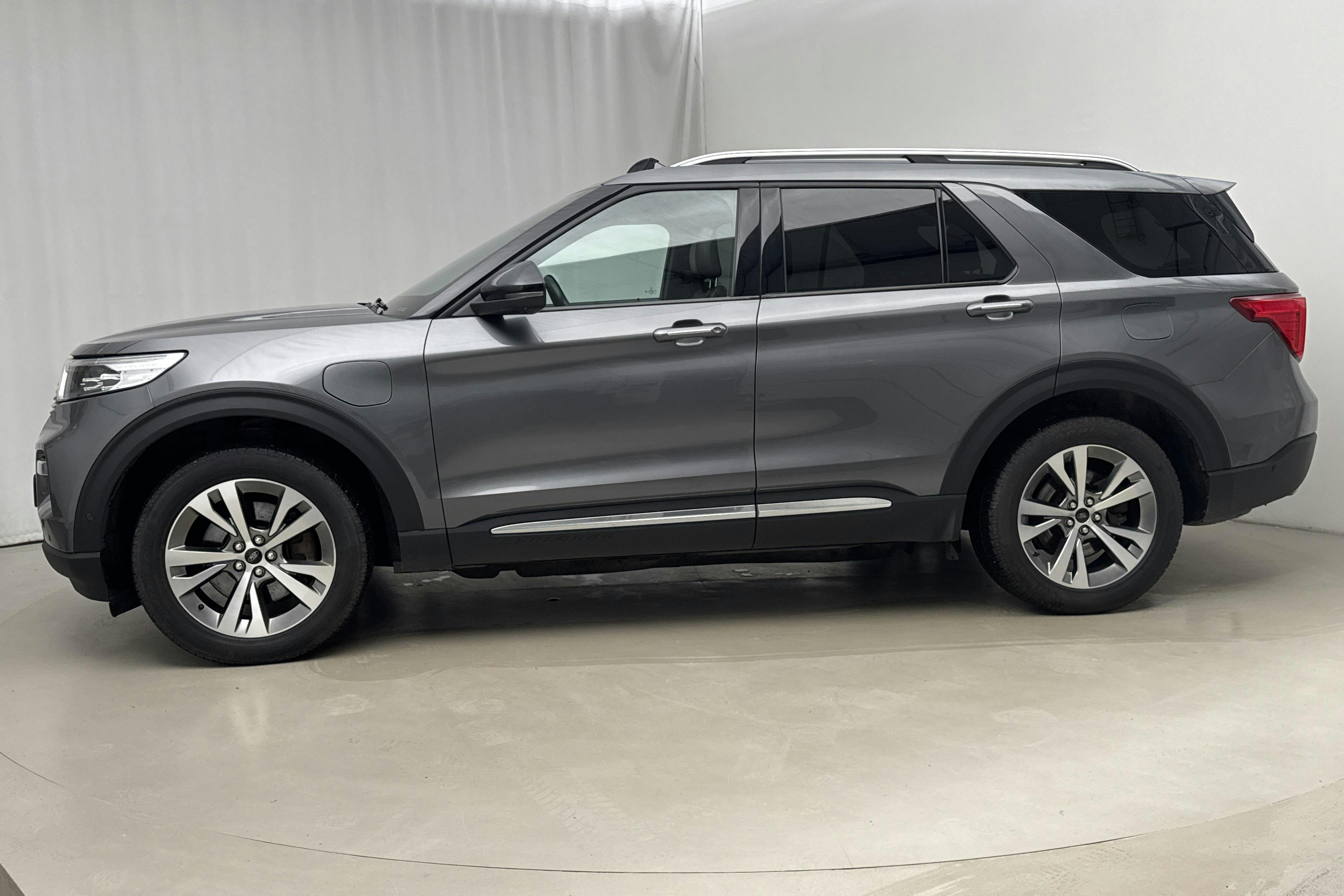 Presentation photo 2 of 22: Ford Explorer 3.0T EcoBoost (457hk) - 200 580 km - Automatic - gray - 2021