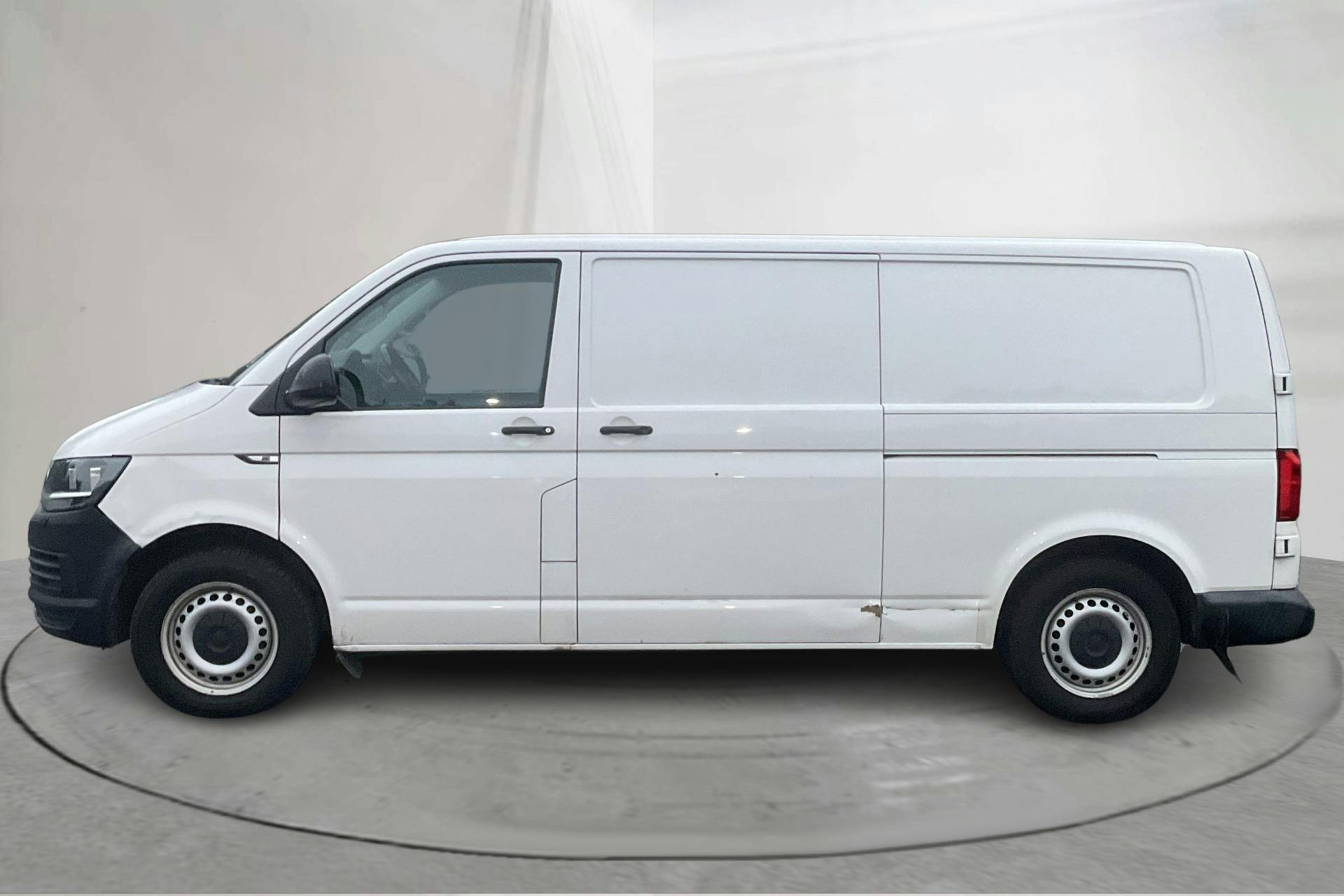 Presentationsfoto 2 av 13: VW Transporter T6 2.0 TDI BMT Skåp (150hk) - 15 910 mil - Automat - vit - 2019