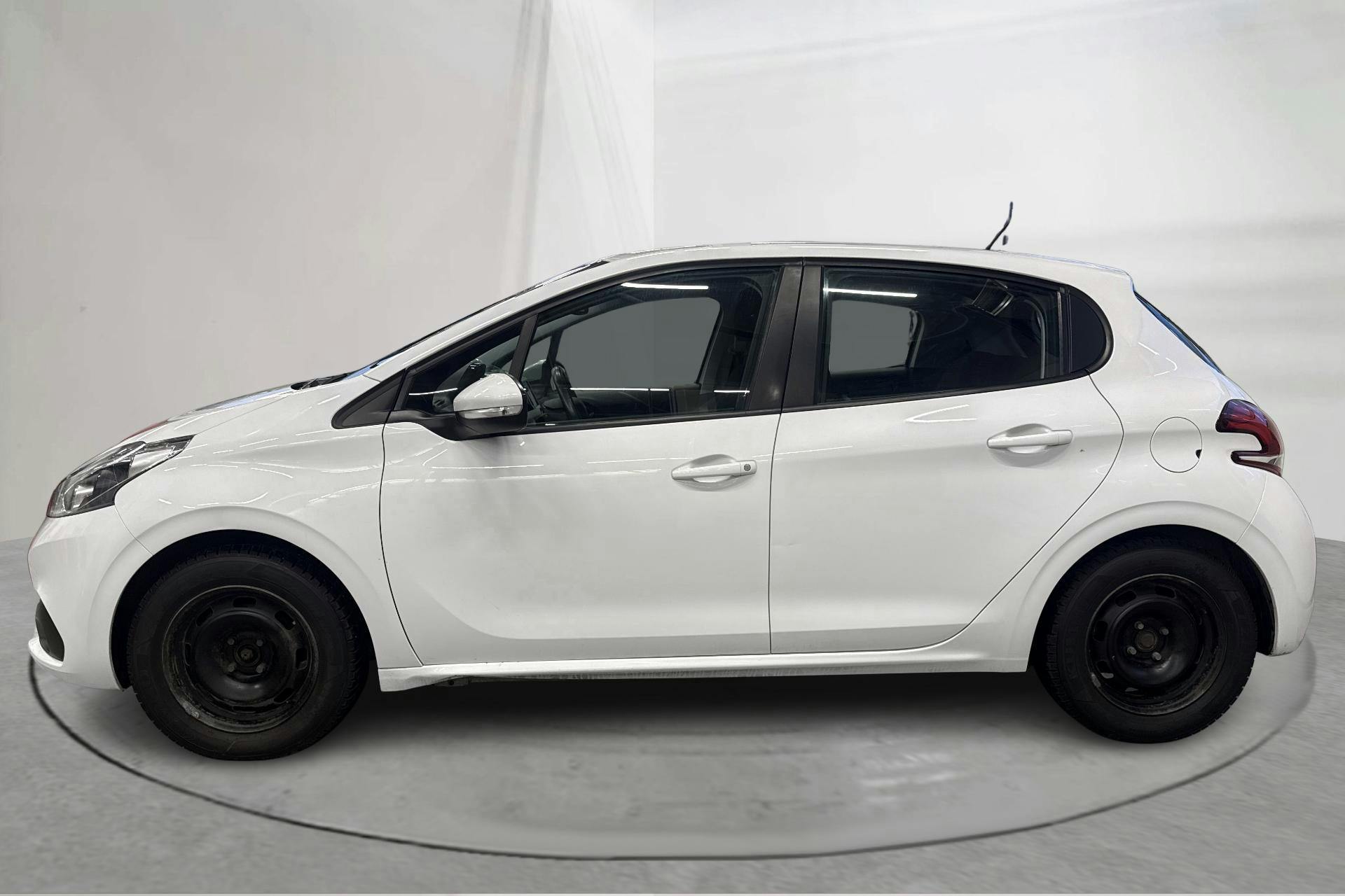 Presentation photo 2 of 13: Peugeot 208 PureTech 5dr (82hk) - 131 510 km - Manual - 2017