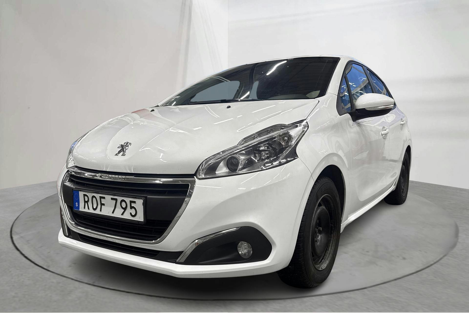 Presentation photo 1 of 13: Peugeot 208 PureTech 5dr (82hk) - 131 510 km - Manual - 2017