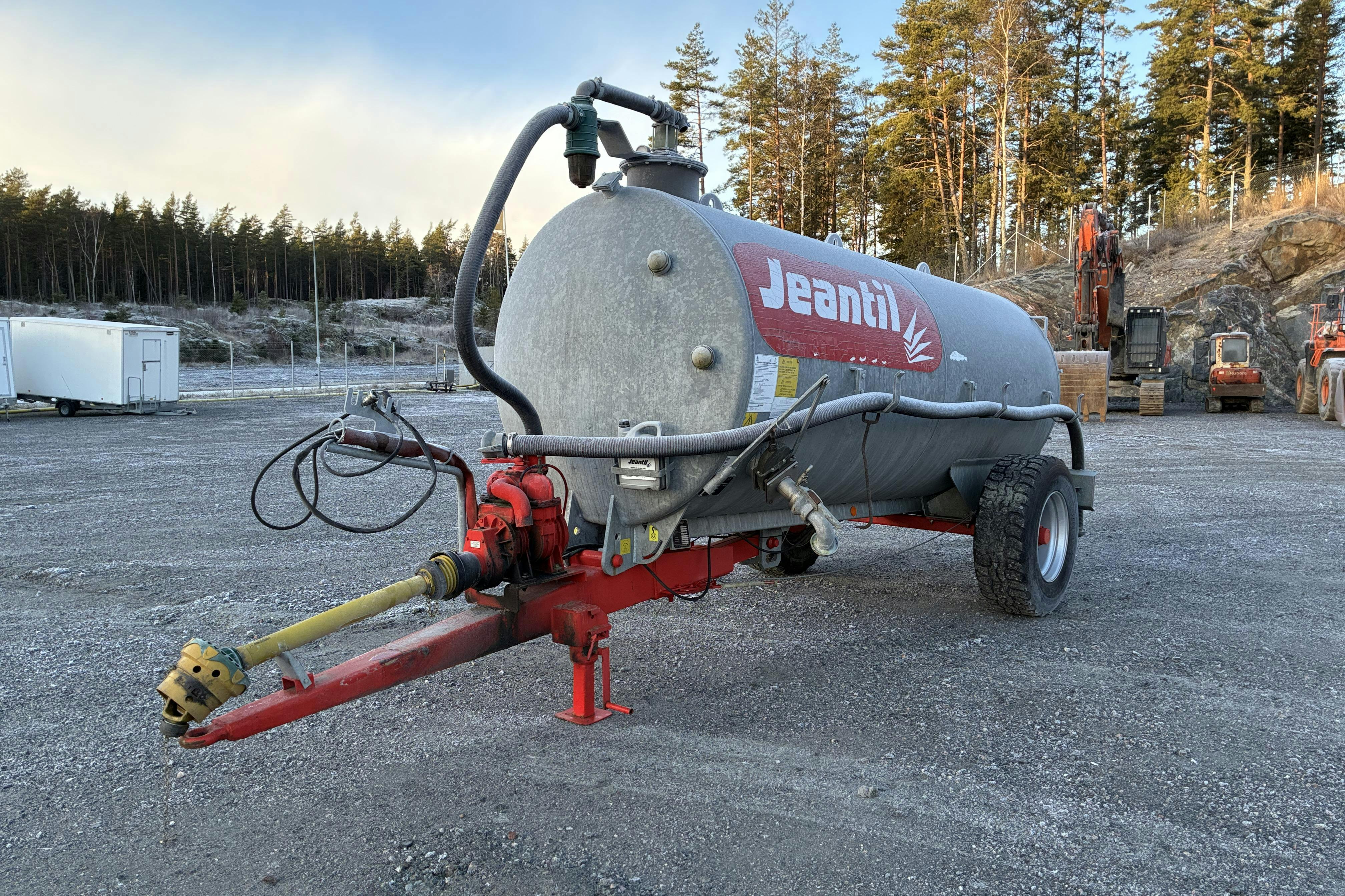 Presentation photo 1 of 47: Jeantil  GTI 8500 GTI 8500 Flytgödselspridare - 