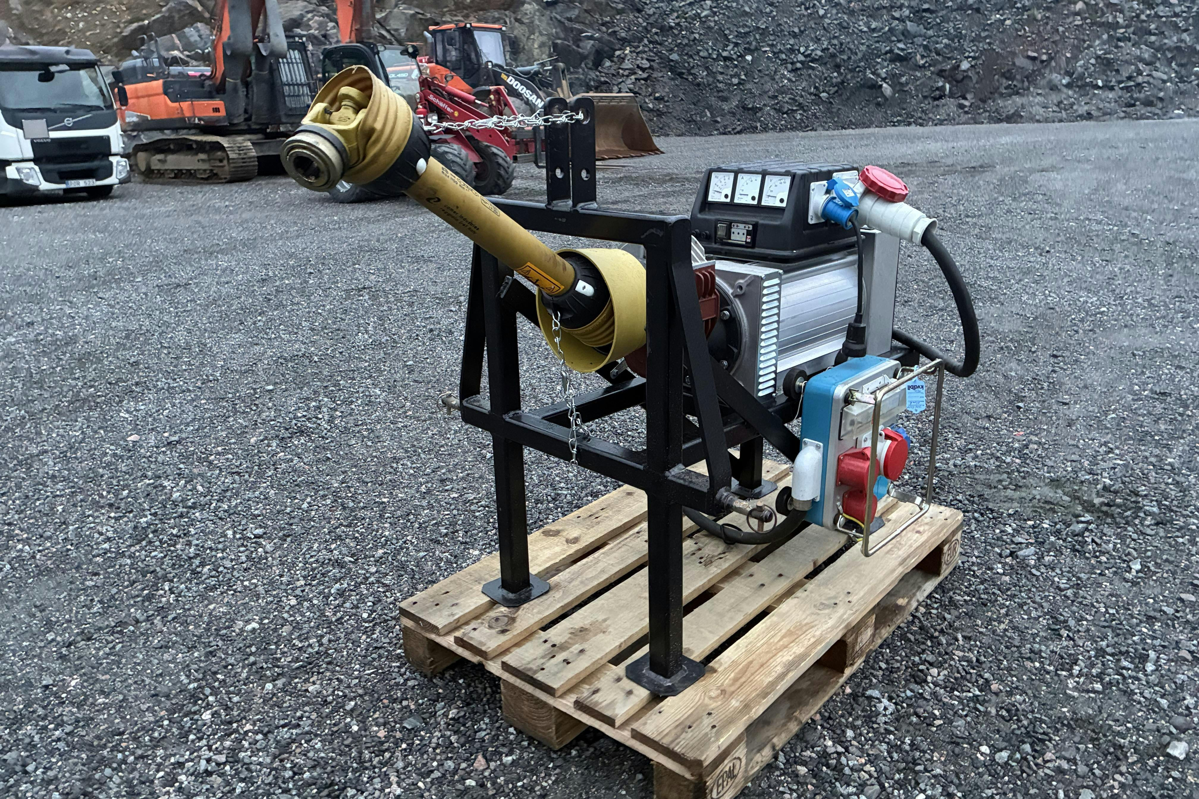 Presentationsfoto 1 av 21: KV Järn & Maskin T30 Traktorelverk 30kVA -  - 2007