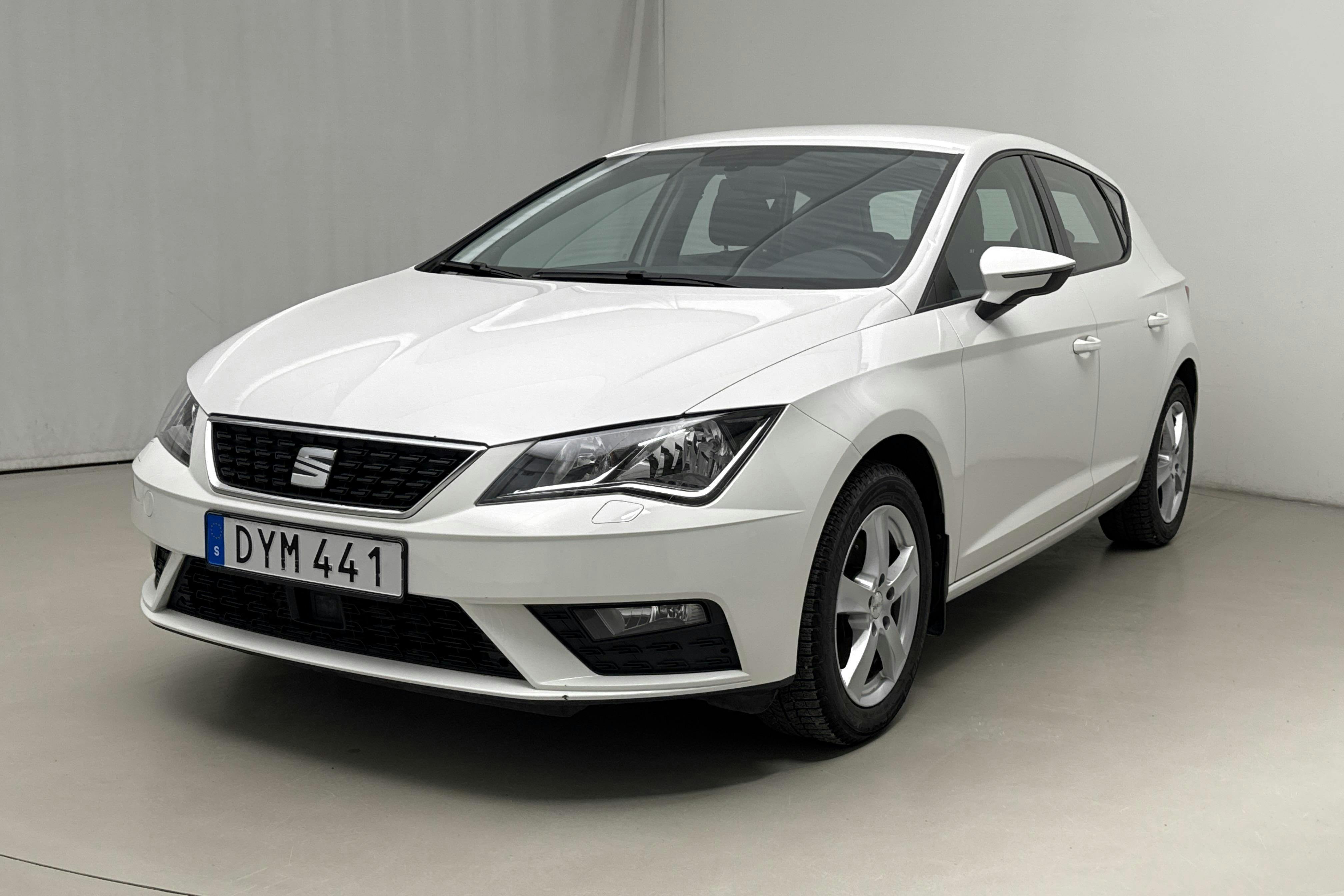 Presentationsfoto 1 av 15: Seat Leon 1.4 TGI 5dr (110hk) - 4 840 mil - Manuell - vit - 2018