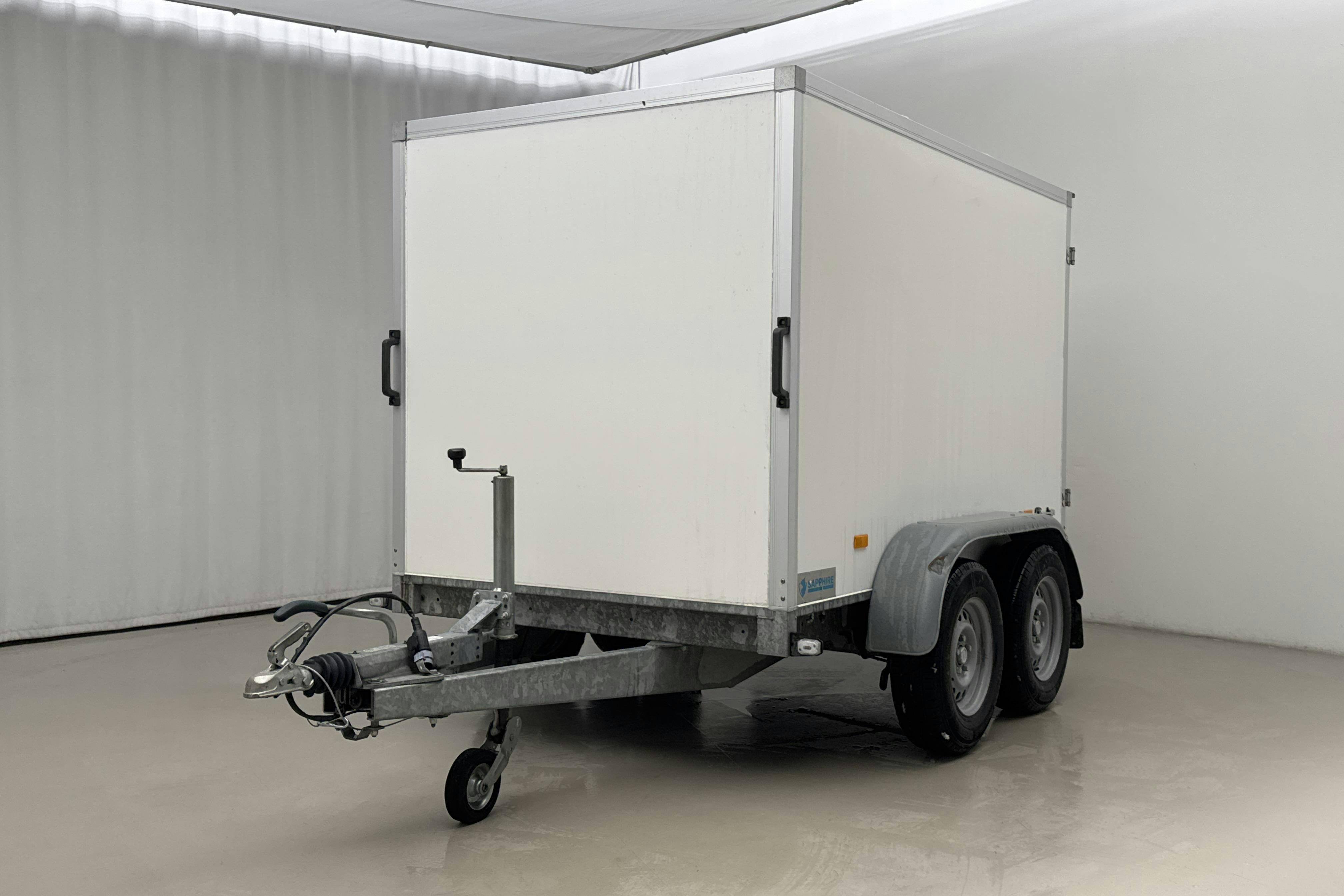 Presentationsfoto 1 av 17: HAPERT SAPPHIRE Skåpsläpvagn Släpvagn - 0 km - vit - 2019
