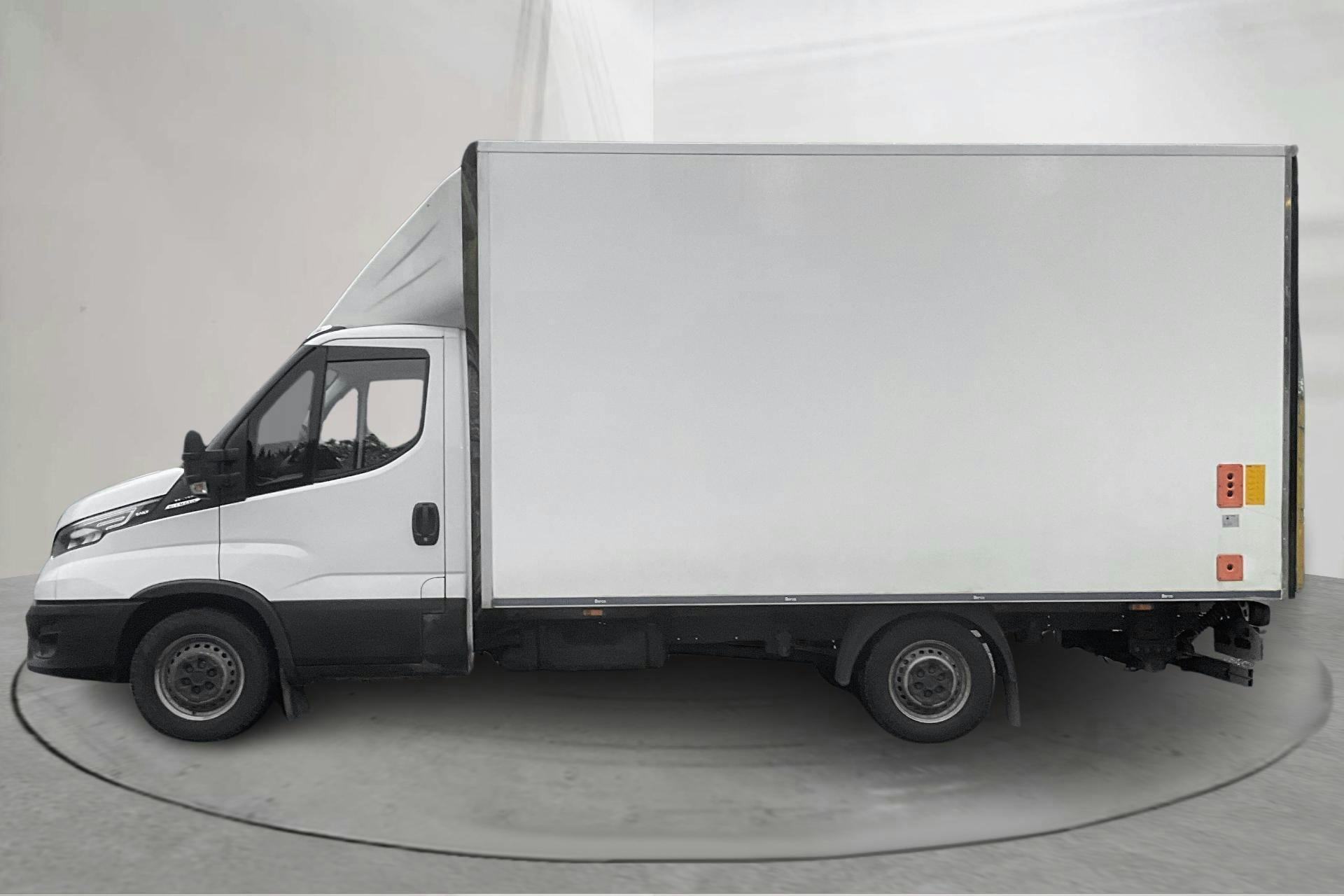 Presentation photo 2 of 14: Iveco Daily 35 2.3 (156hk) - 77 250 km - Automatic - white - 2022