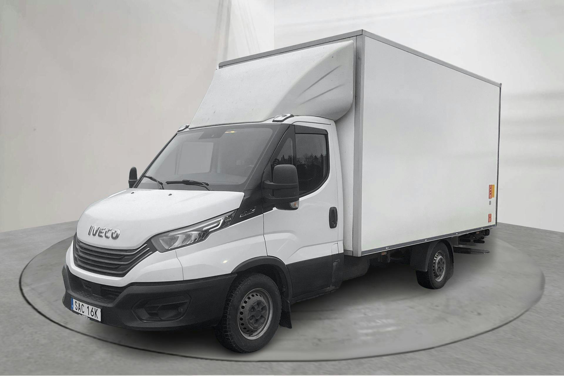 Presentation photo 1 of 14: Iveco Daily 35 2.3 (156hk) - 77 250 km - Automatic - white - 2022