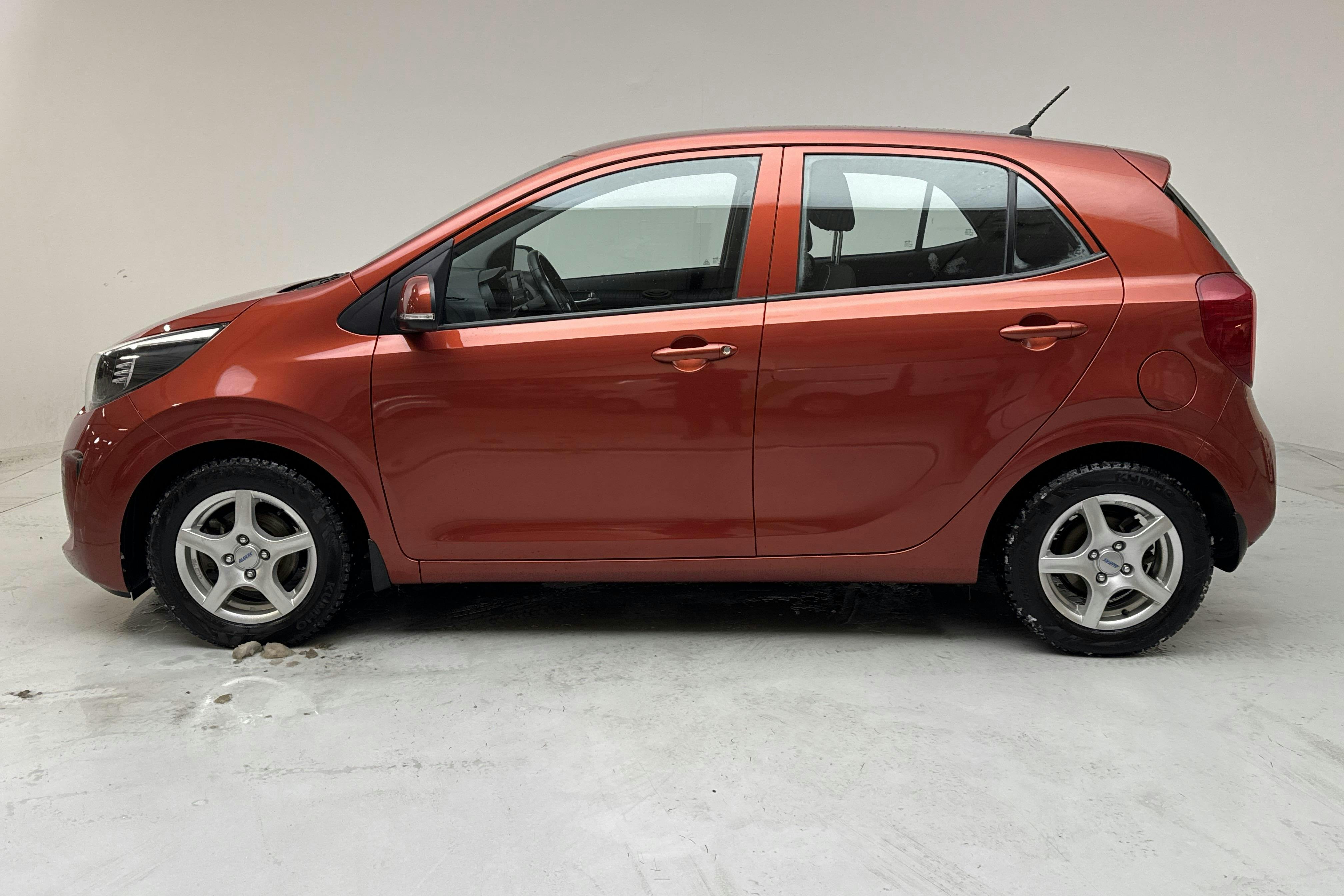 Presentationsfoto 2 av 12: KIA Picanto 1.0 5dr (67hk) - 2 302 mil - Manuell - orange - 2018