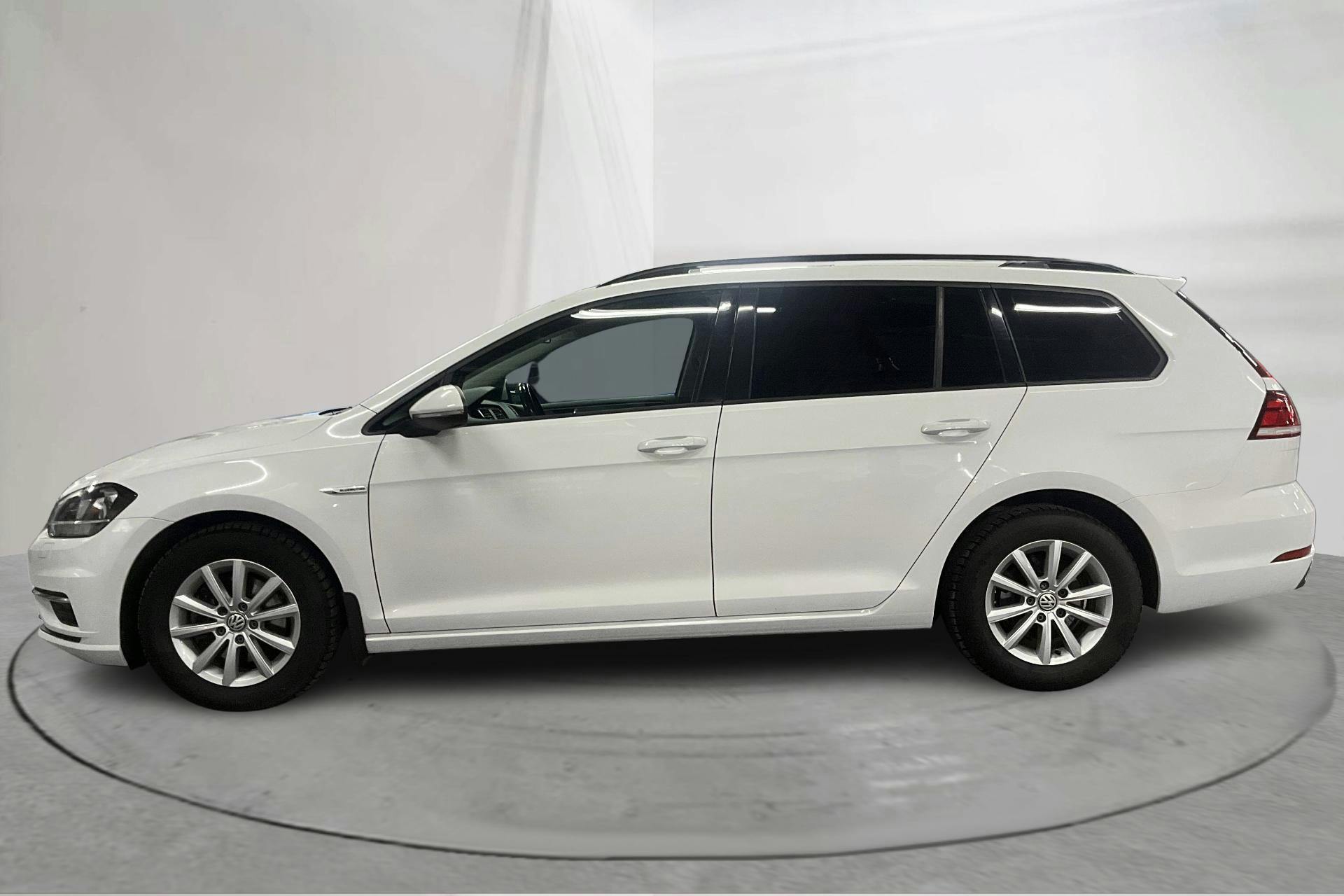 Presentation photo 2 of 14: VW Golf VII 1.5 TGI Sportscombi (130hk) - 120 100 km - Automatic - white - 2020