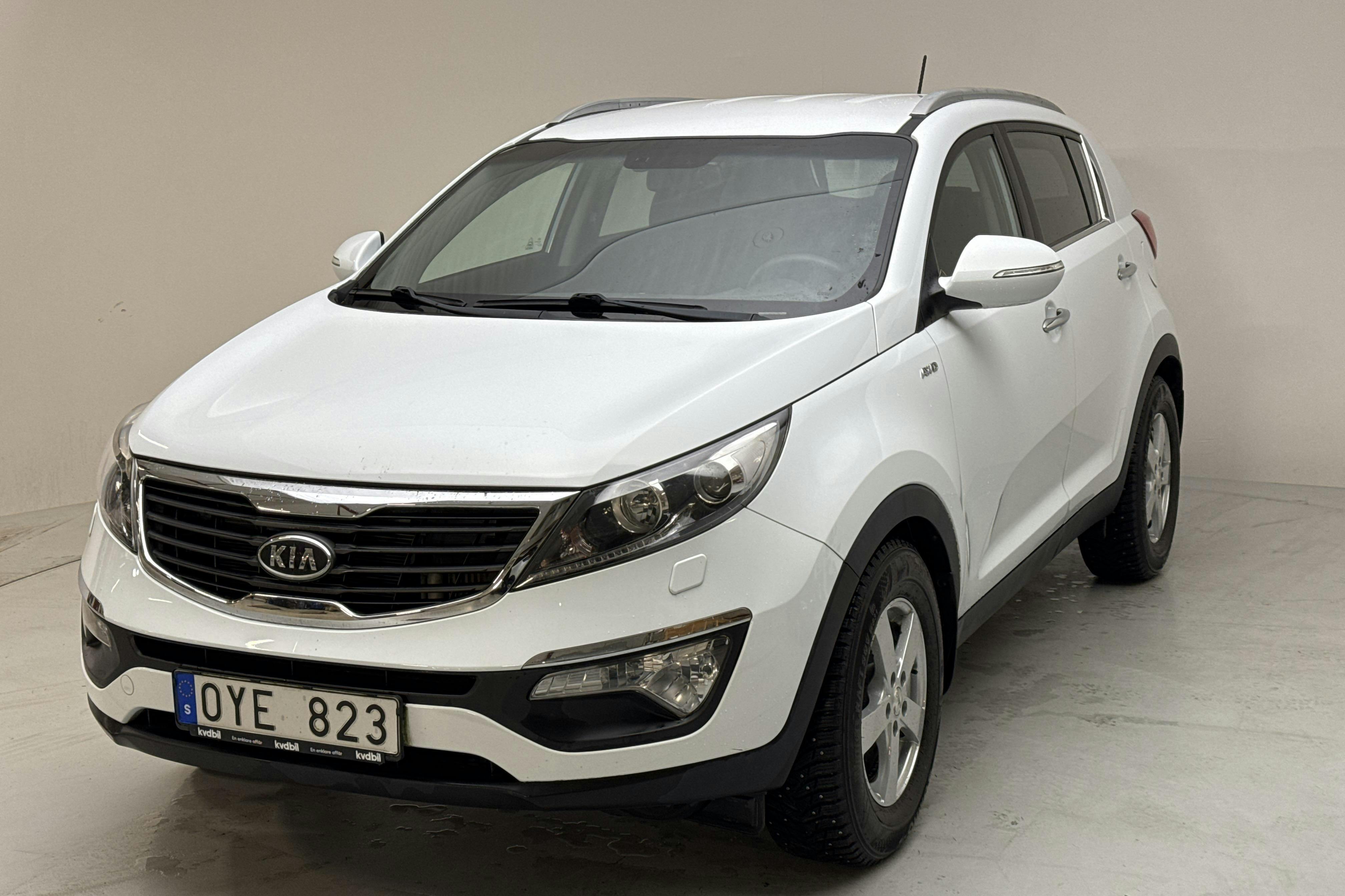 Presentationsfoto 1 av 16: KIA Sportage 2.0 CRDi AWD (184hk) - 5 749 mil - Automat - vit - 2012