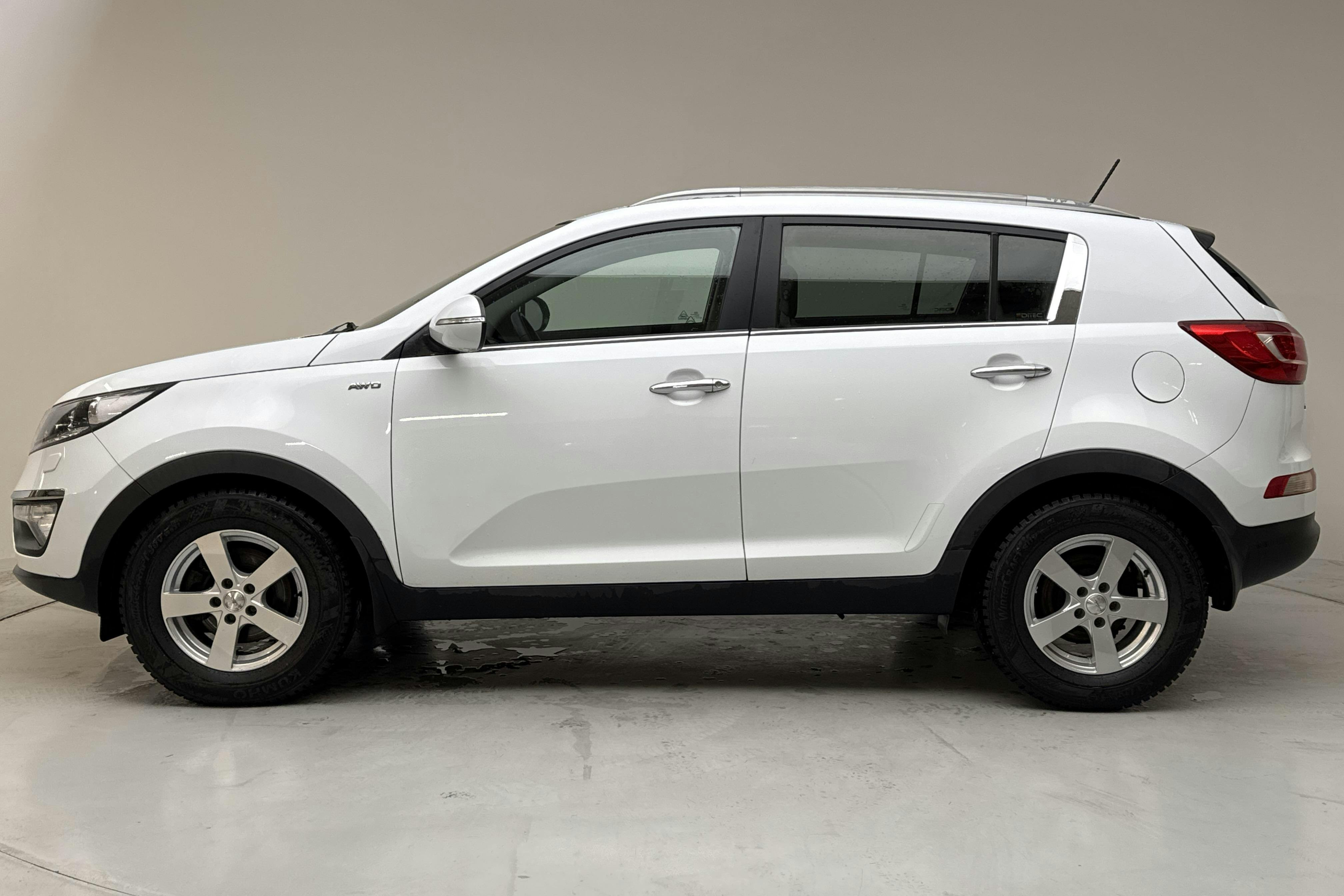Presentationsfoto 2 av 16: KIA Sportage 2.0 CRDi AWD (184hk) - 5 749 mil - Automat - vit - 2012