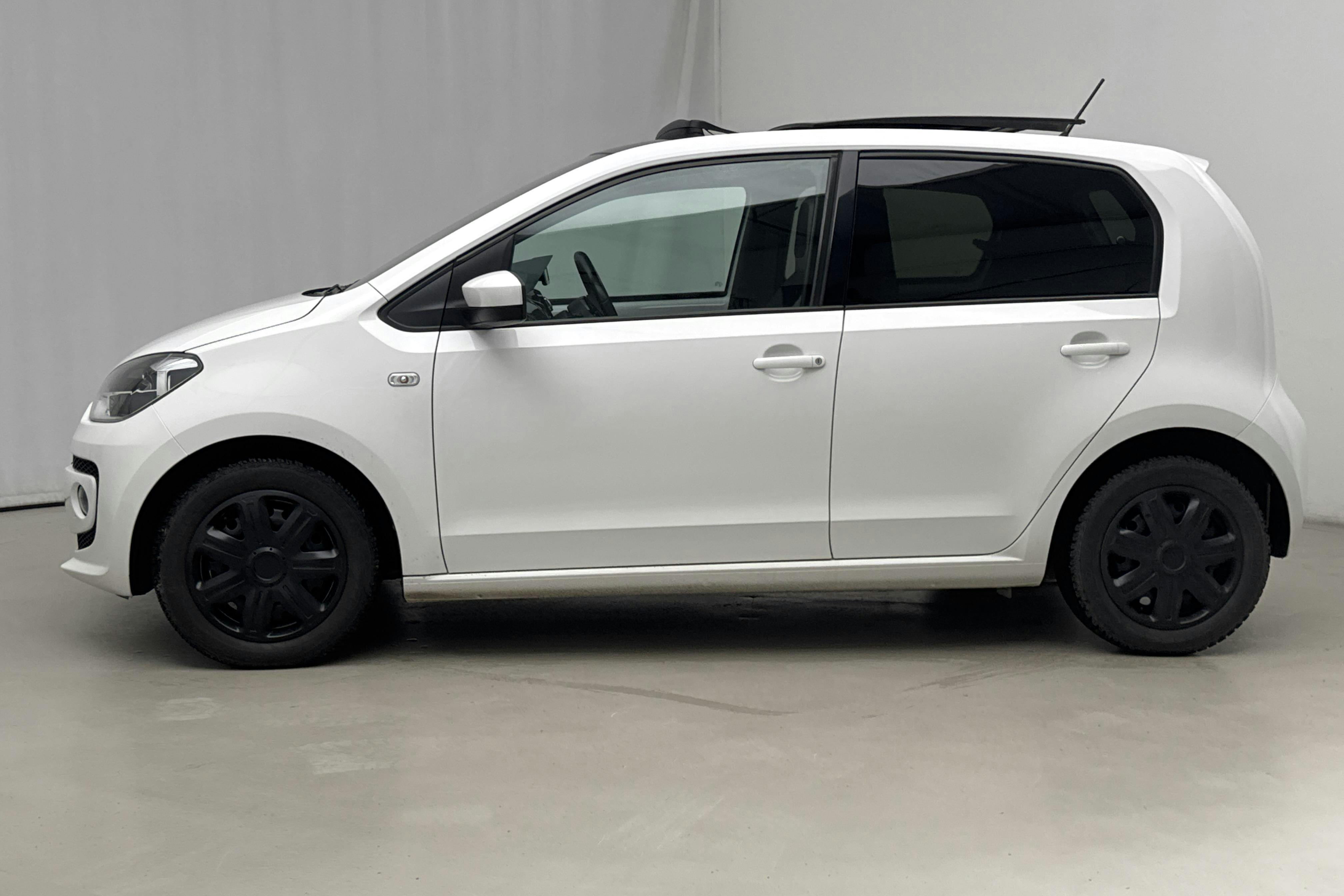 Presentationsfoto 2 av 15: VW up! 1.0 5dr (75hk) - 8 540 mil - Manuell - vit - 2016