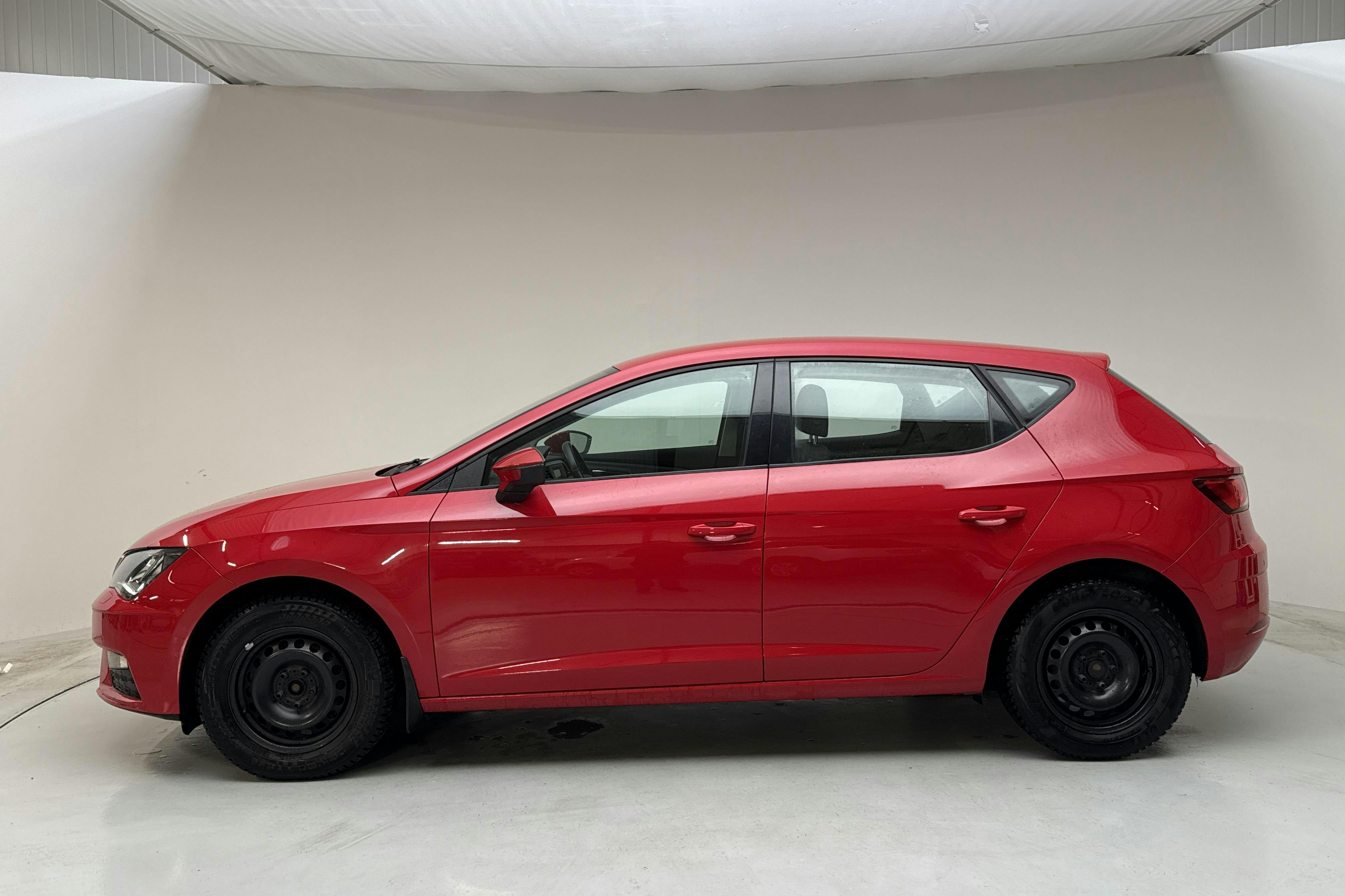 Presentation photo 2 of 12: Seat Leon 1.5 TGI ST (130hk) - 83 540 km - Automatic - red - 2020