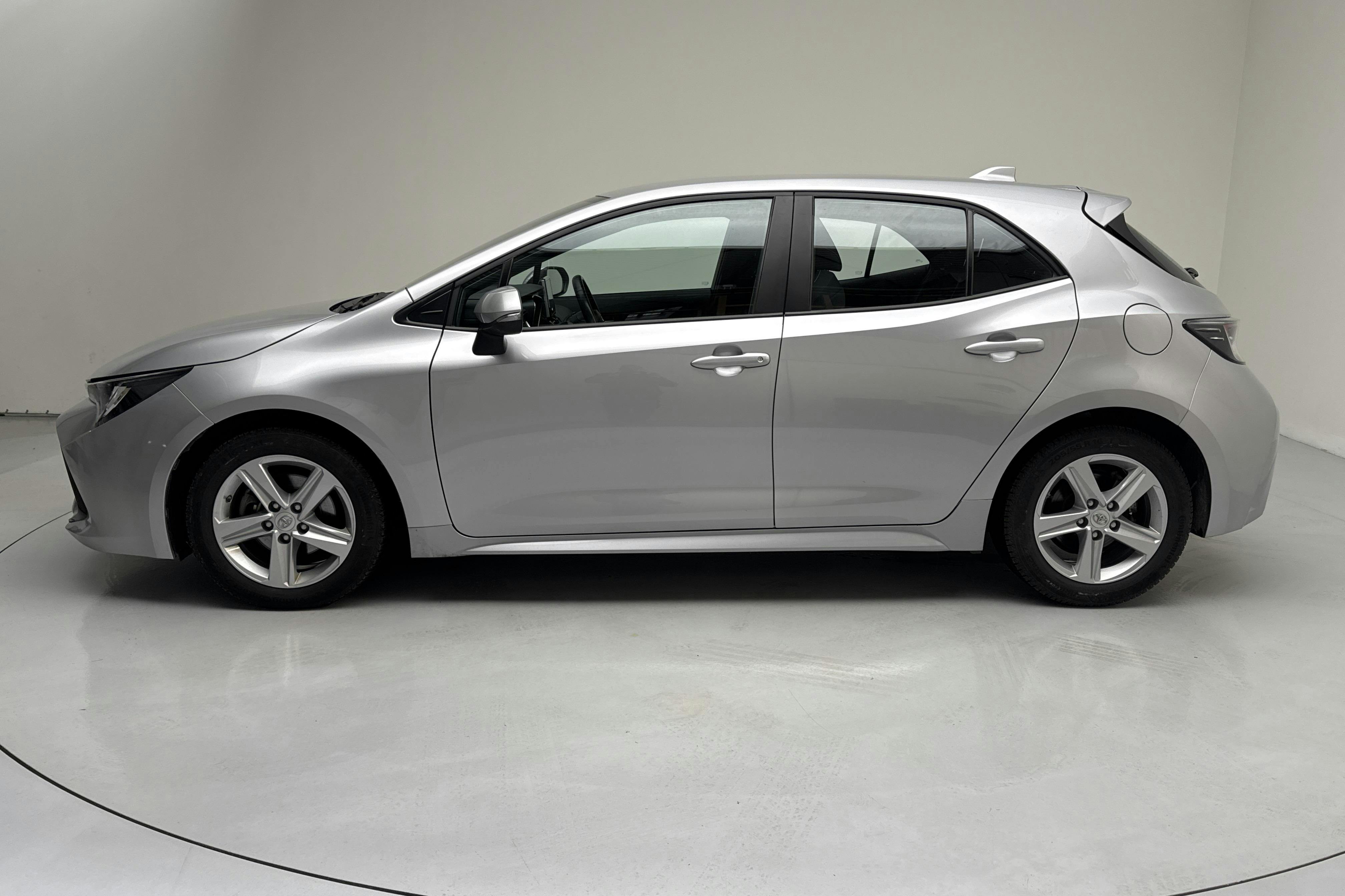 Presentation photo 2 of 15: Toyota Corolla 1.8 Hybrid 5dr (122hk) - 80 690 km - Automatic - silver - 2022