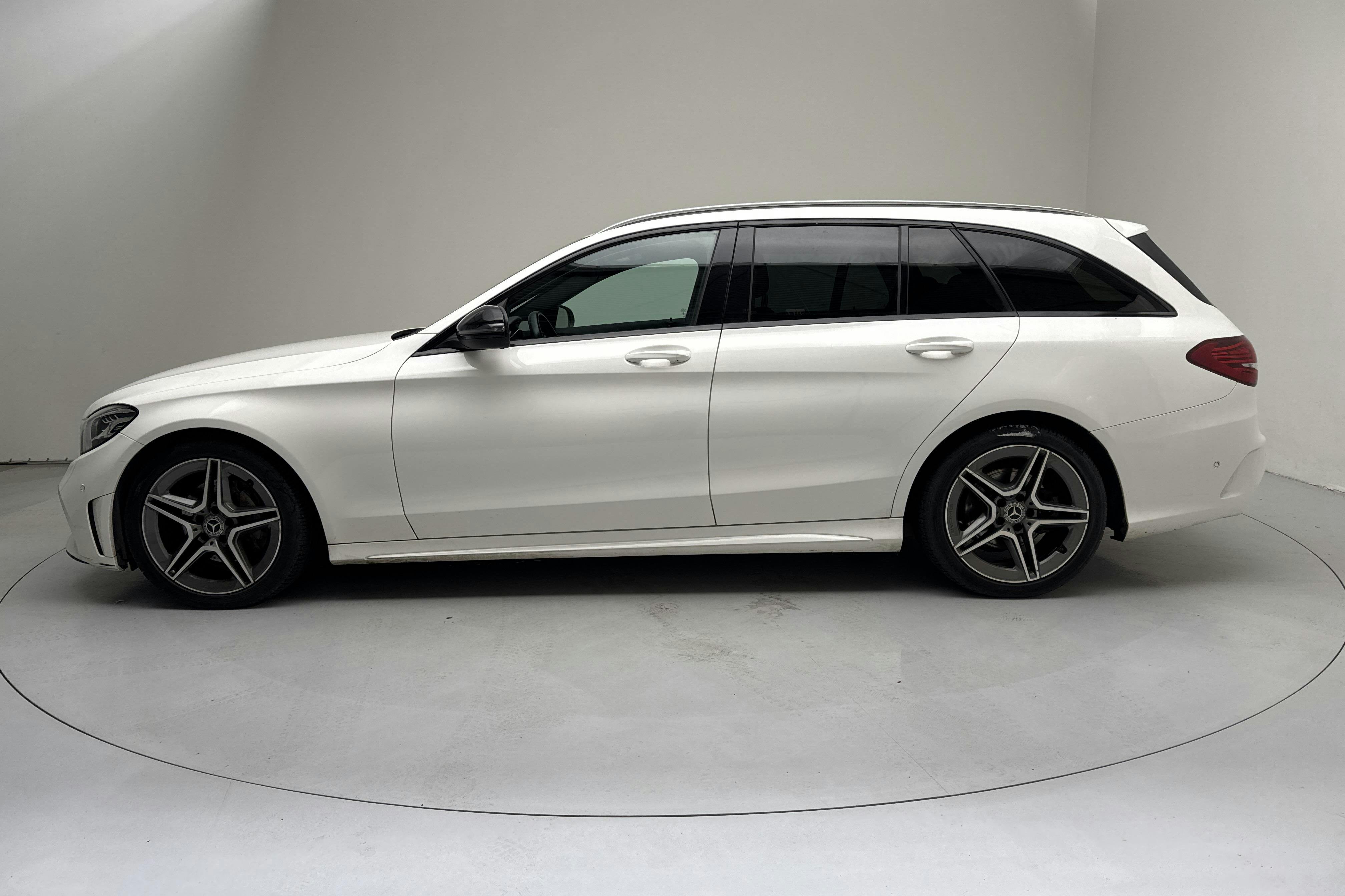 Presentationsfoto 2 av 15: Mercedes C 200 d Kombi S205 (150hk) - 17 560 mil - Automat - vit - 2019