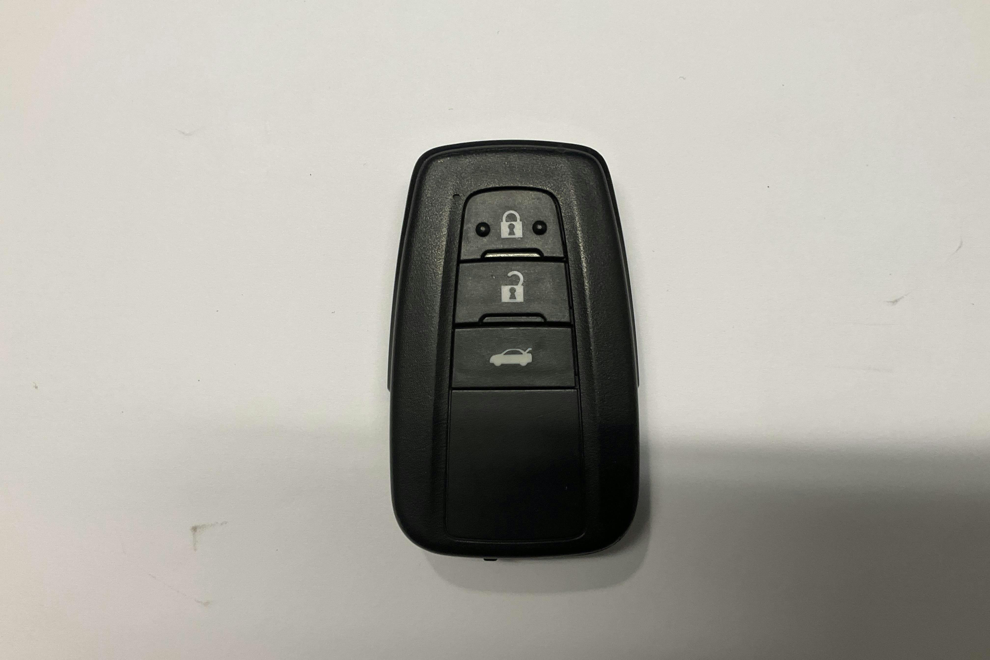 Presentationsfoto 13 av 13: Toyota Camry 2.5 Hybrid (218hk) - 15 340 mil - Automat - svart - 2021