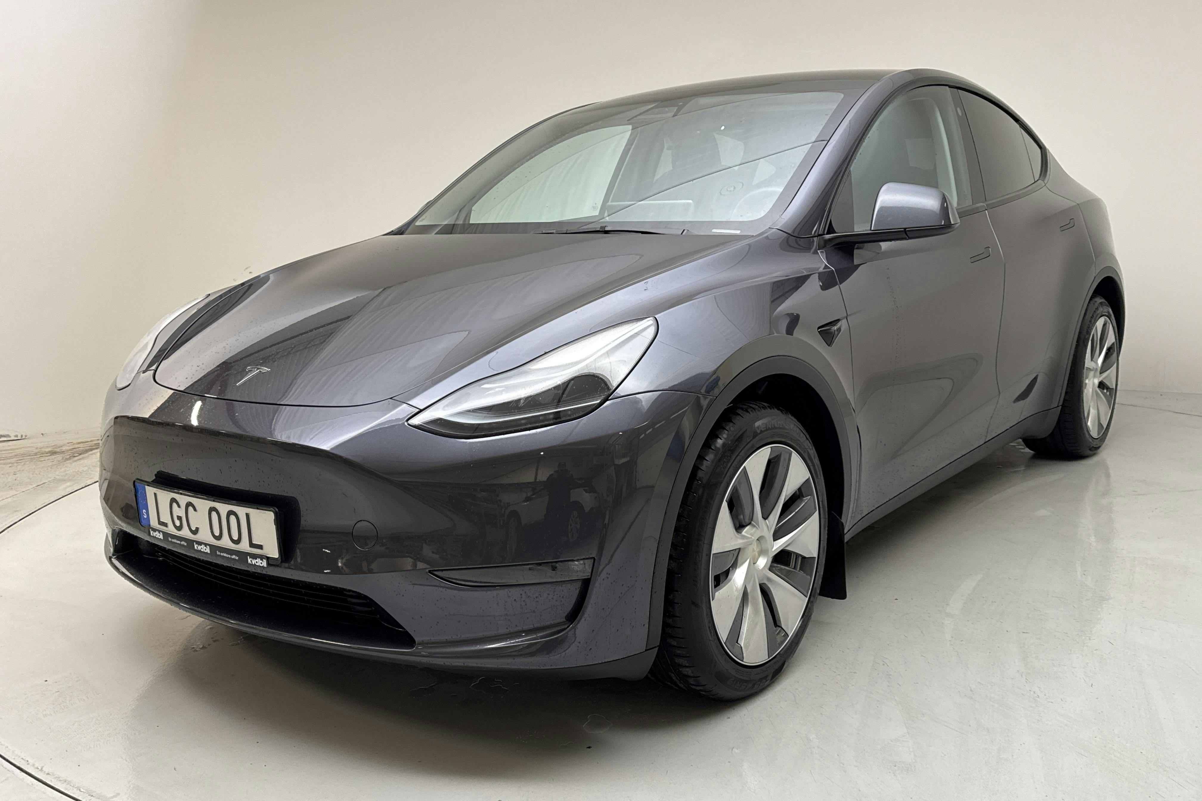 Presentationsfoto 1 av 20: Tesla Model Y Long Range Dual Motor AWD - 12 430 mil - Automat - grå - 2023