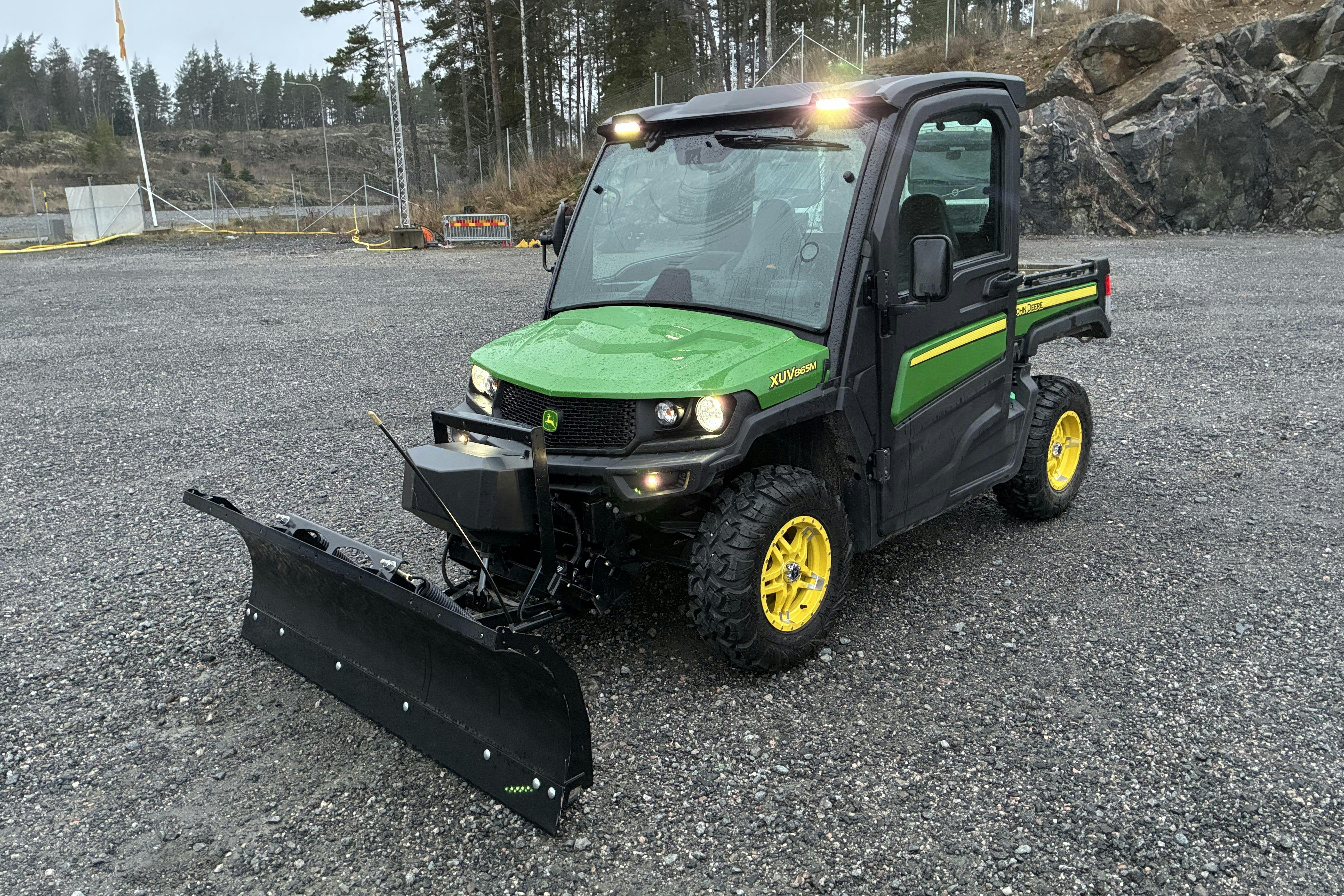 Presentation photo 1 of 98: JOHN DEERE XUV865M - 13 086 km - green - 2020